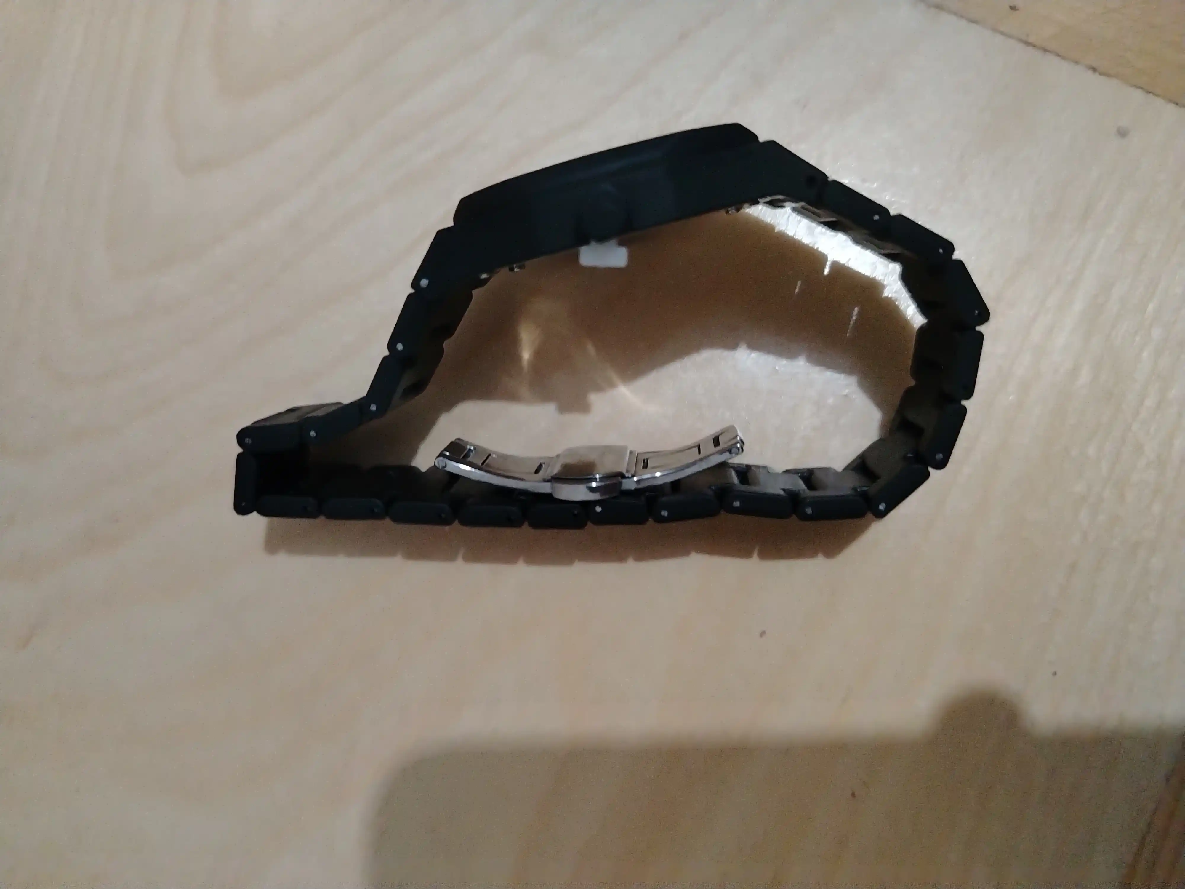Aura Shadow Black - erkaklar soati, minimalizm uslubida