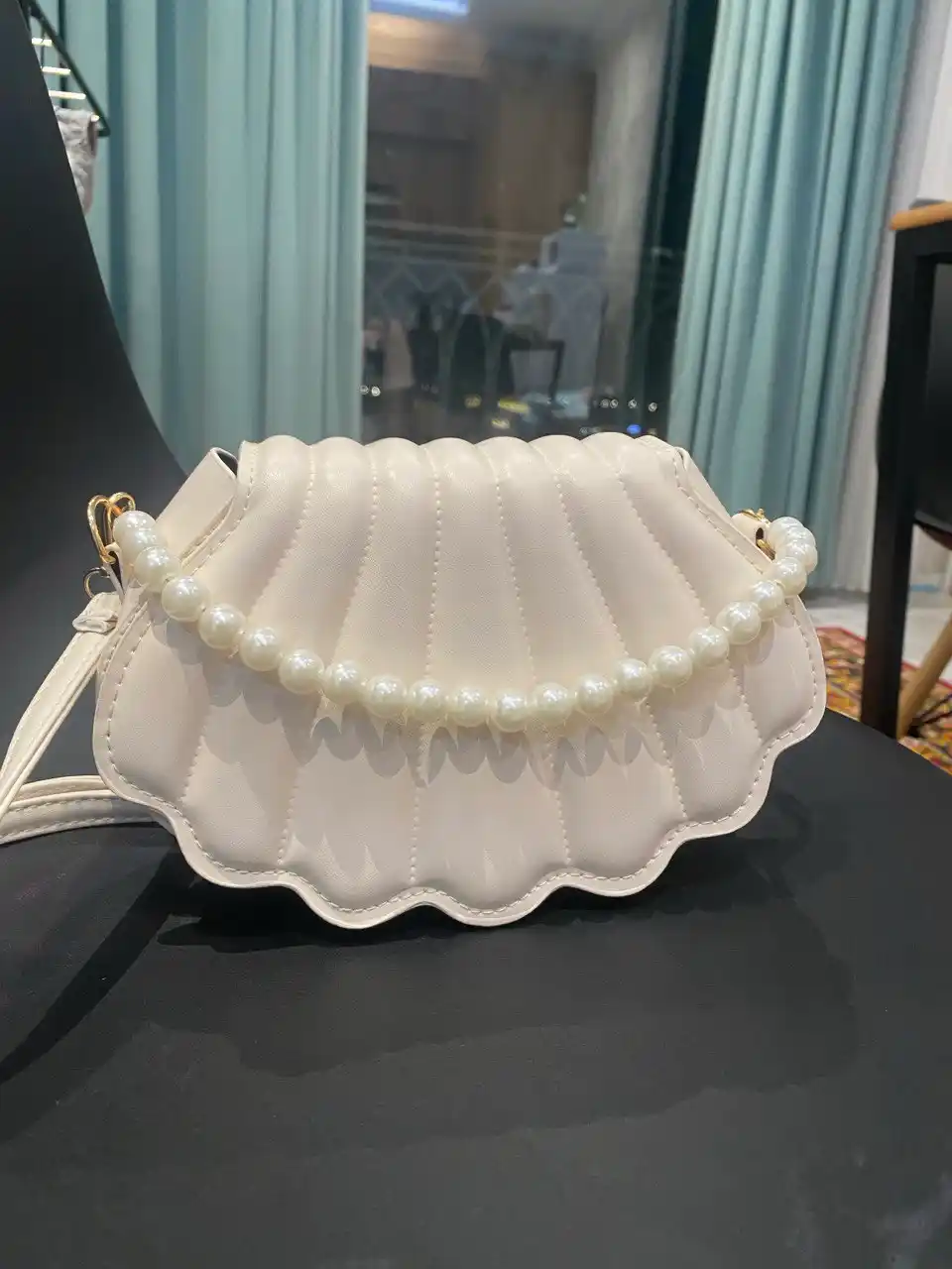 Женская мини сумка через плечо / форма ракушки / жемчуг / кросс-боди