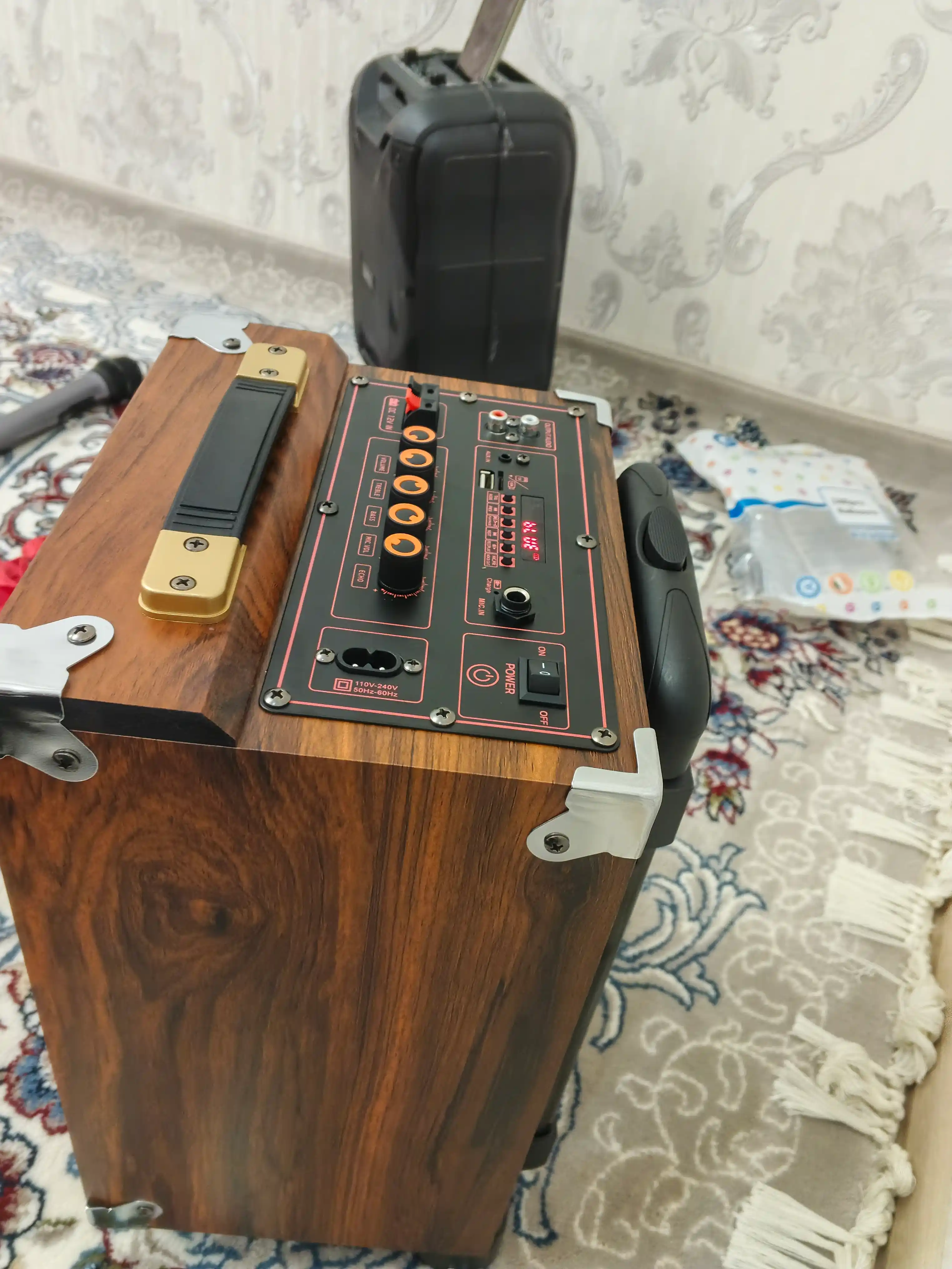 BAAB portativ karaoke Bluetooth karnay mikrofon va pult bilan