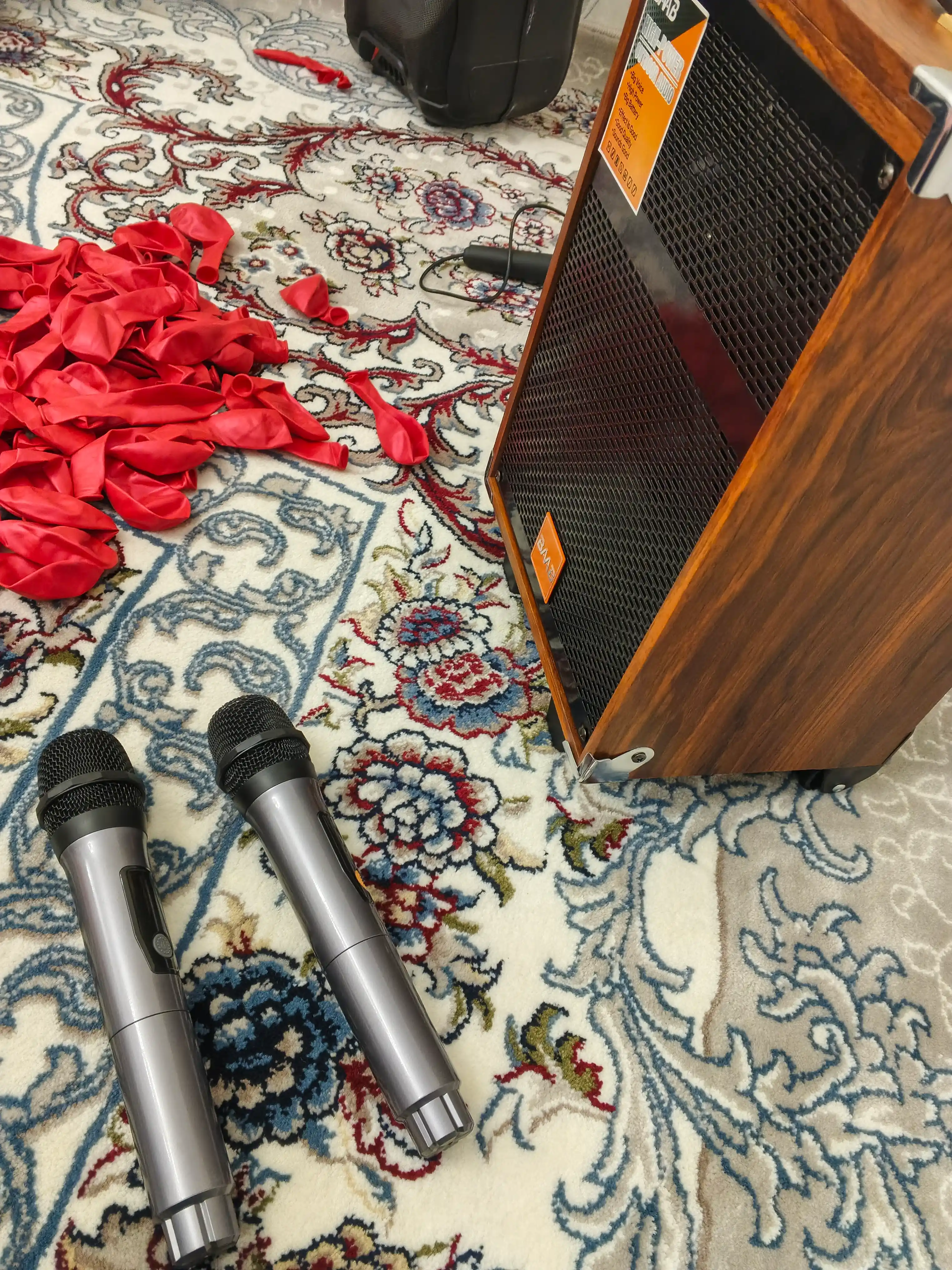 BAAB portativ karaoke Bluetooth karnay mikrofon va pult bilan