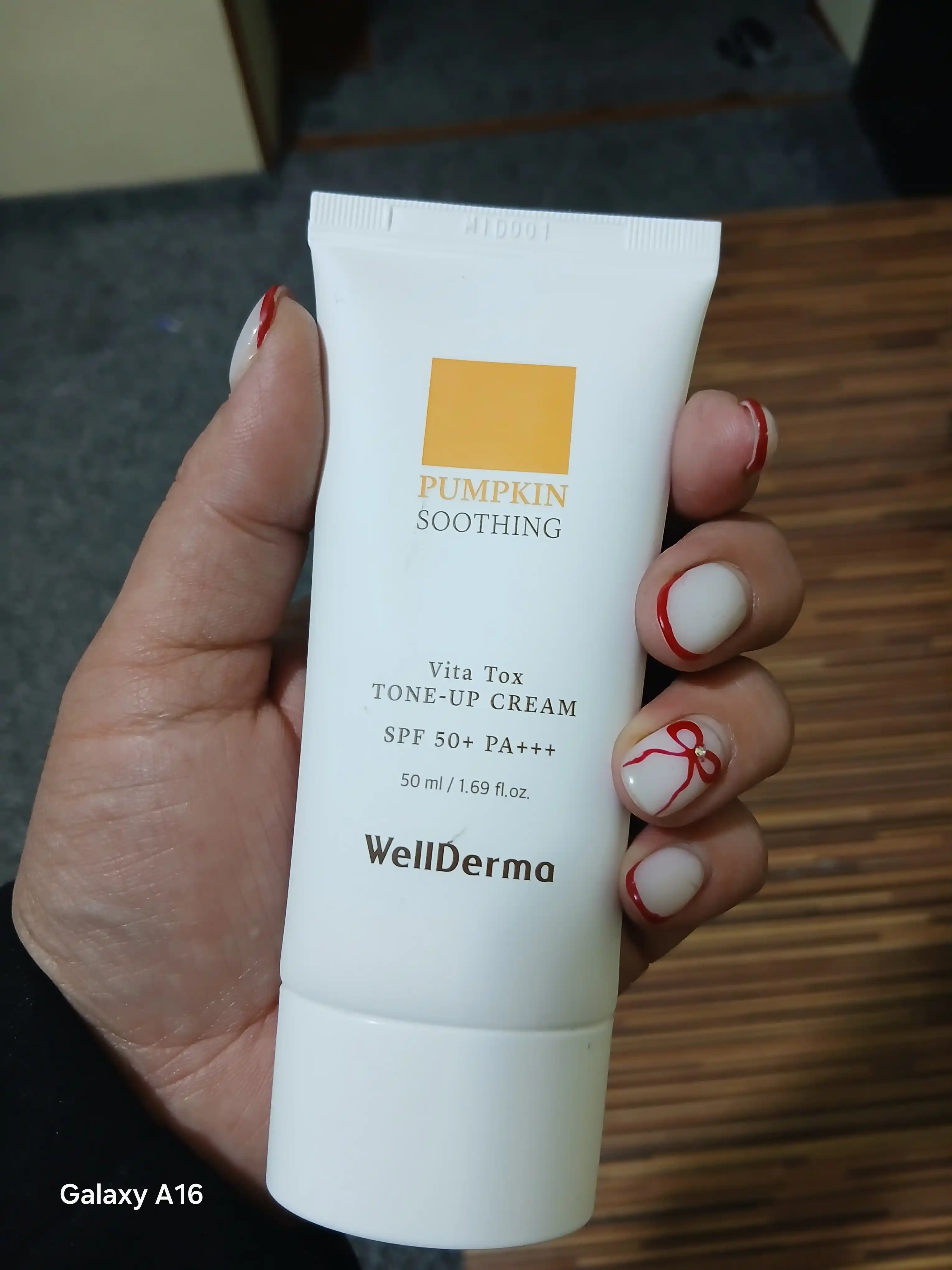Тон-ап крем WellDerma Pumpkin Soothing Vita Tox Tone Up Cream SPF 50+ PA+++, 50 мл