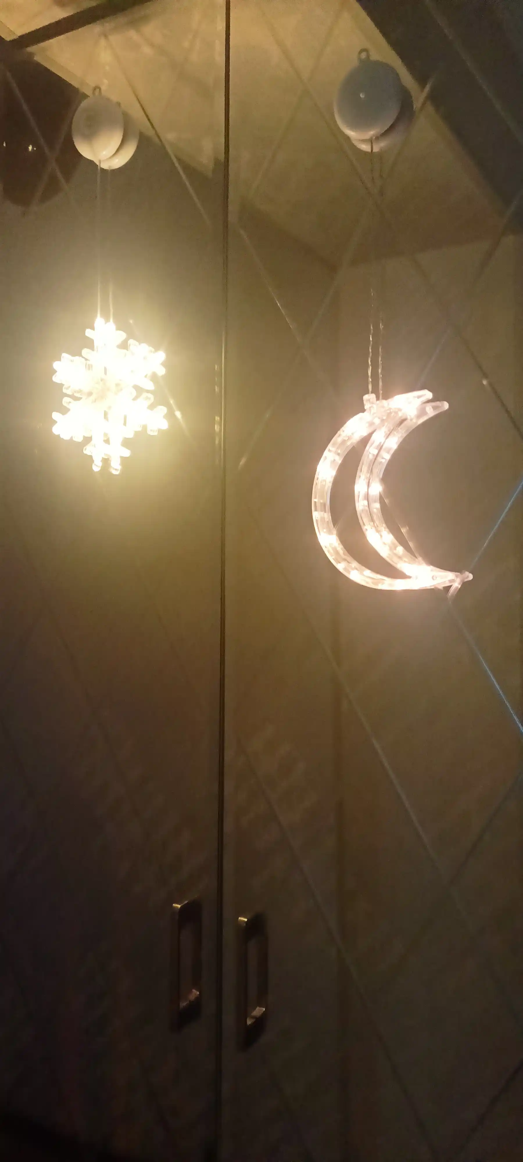 Yangi yil LED parda girlyandalari, deraza uchun osma yorug‘lik shakllari
