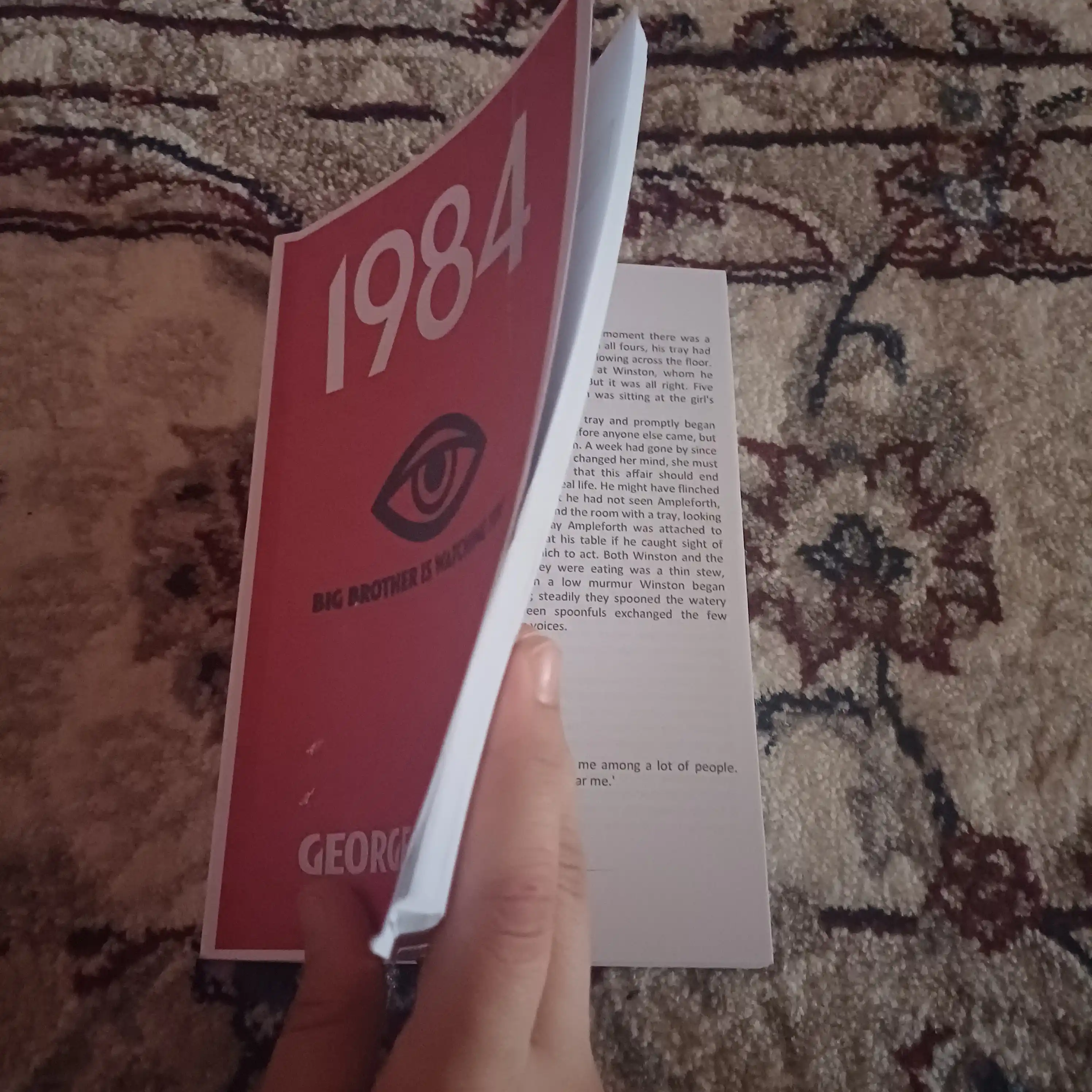 Jorj Oruellning 1984-yilgi kitobi ingliz tilida