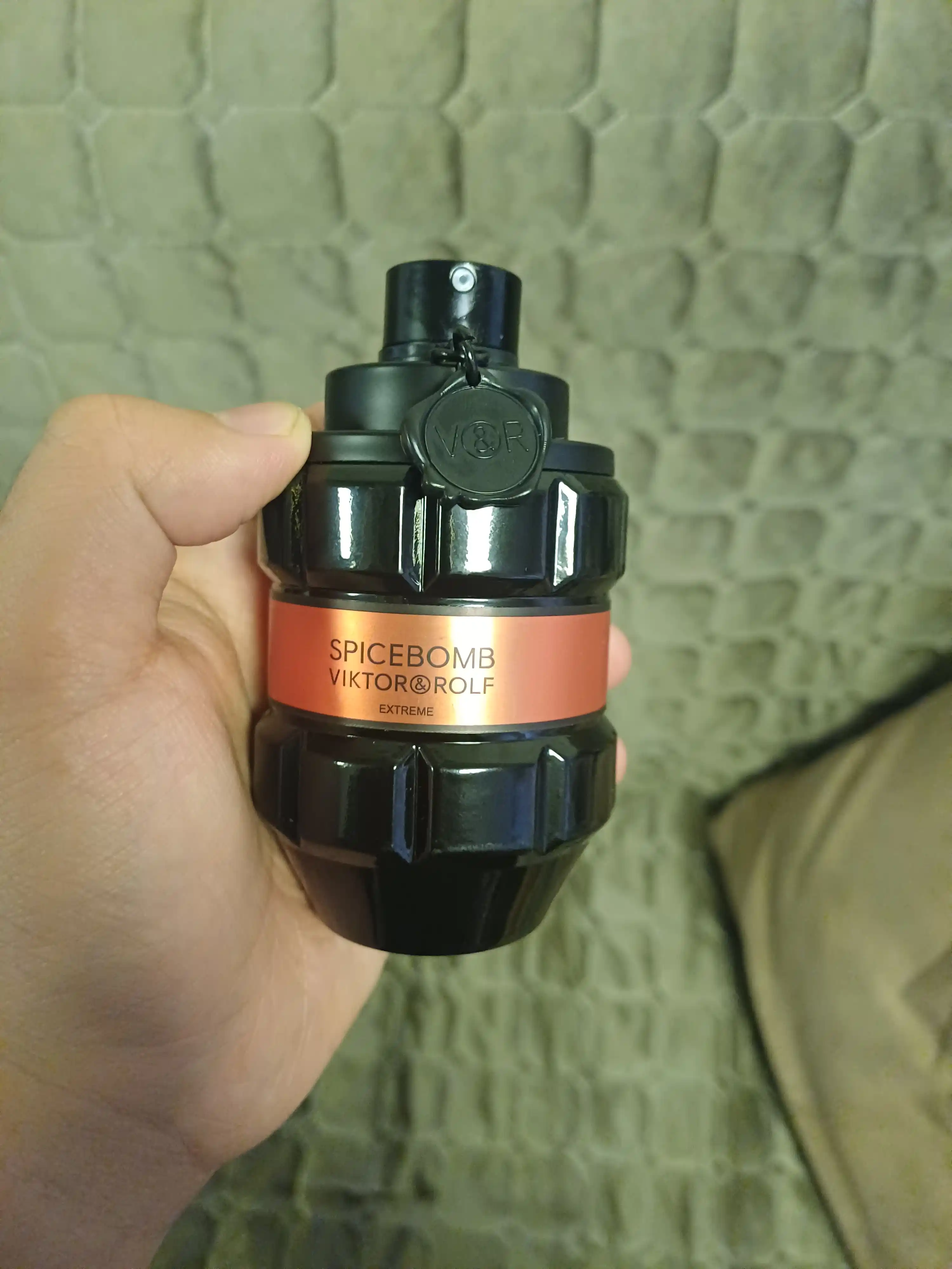 Parfyumlangan suv Viktor & Rolf Spicebomb
