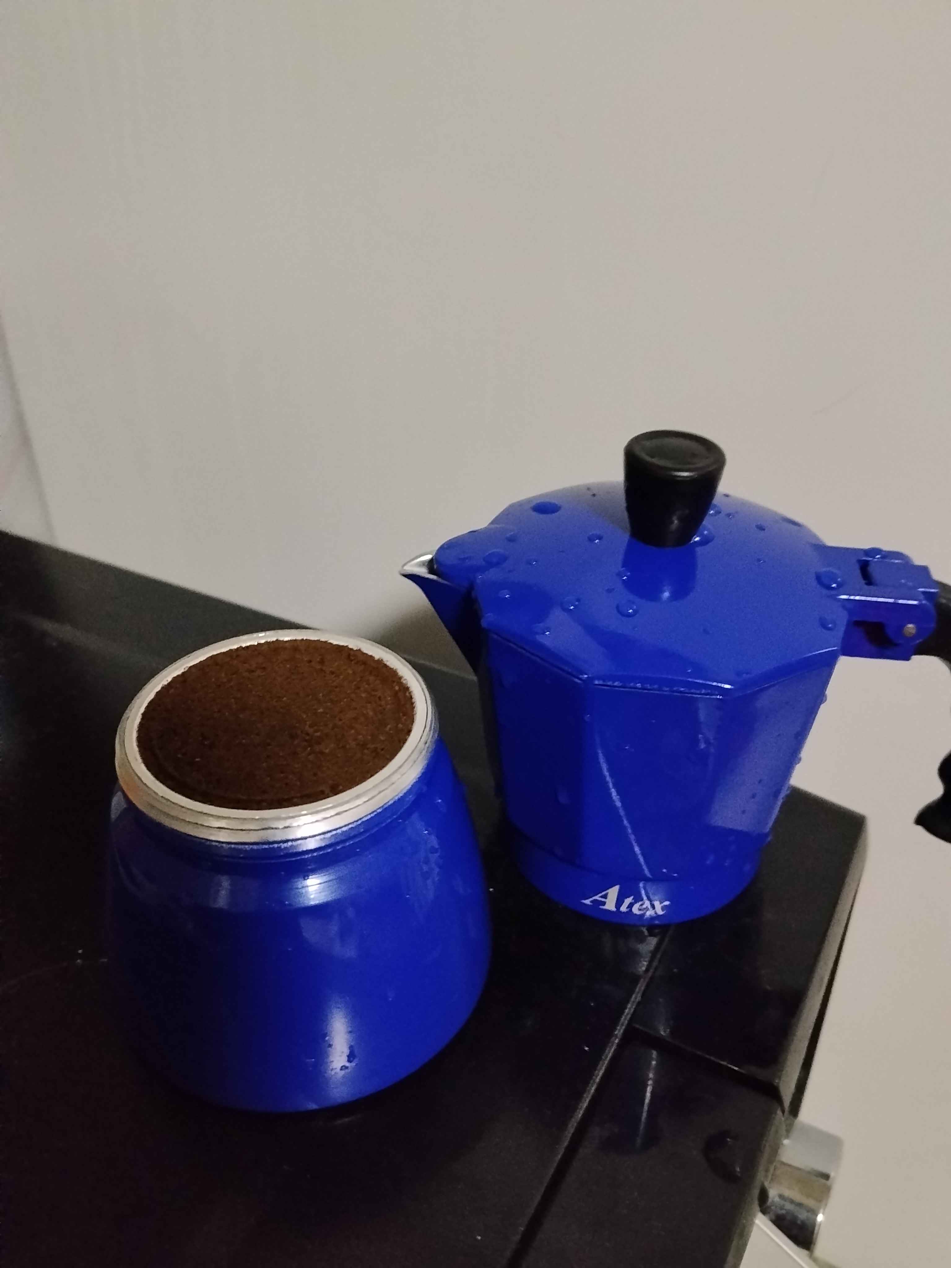 Geyser qahva qaynatgich, quyma alyuminiydan tayyorlangan