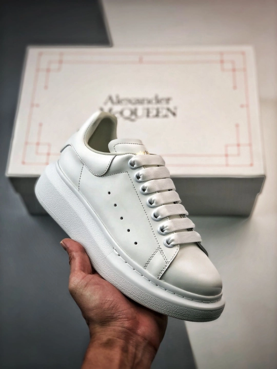 Kedalar, Alexander McQueen, Erkaklar va ayollar krossovkalari 1 razmer kattasini oling