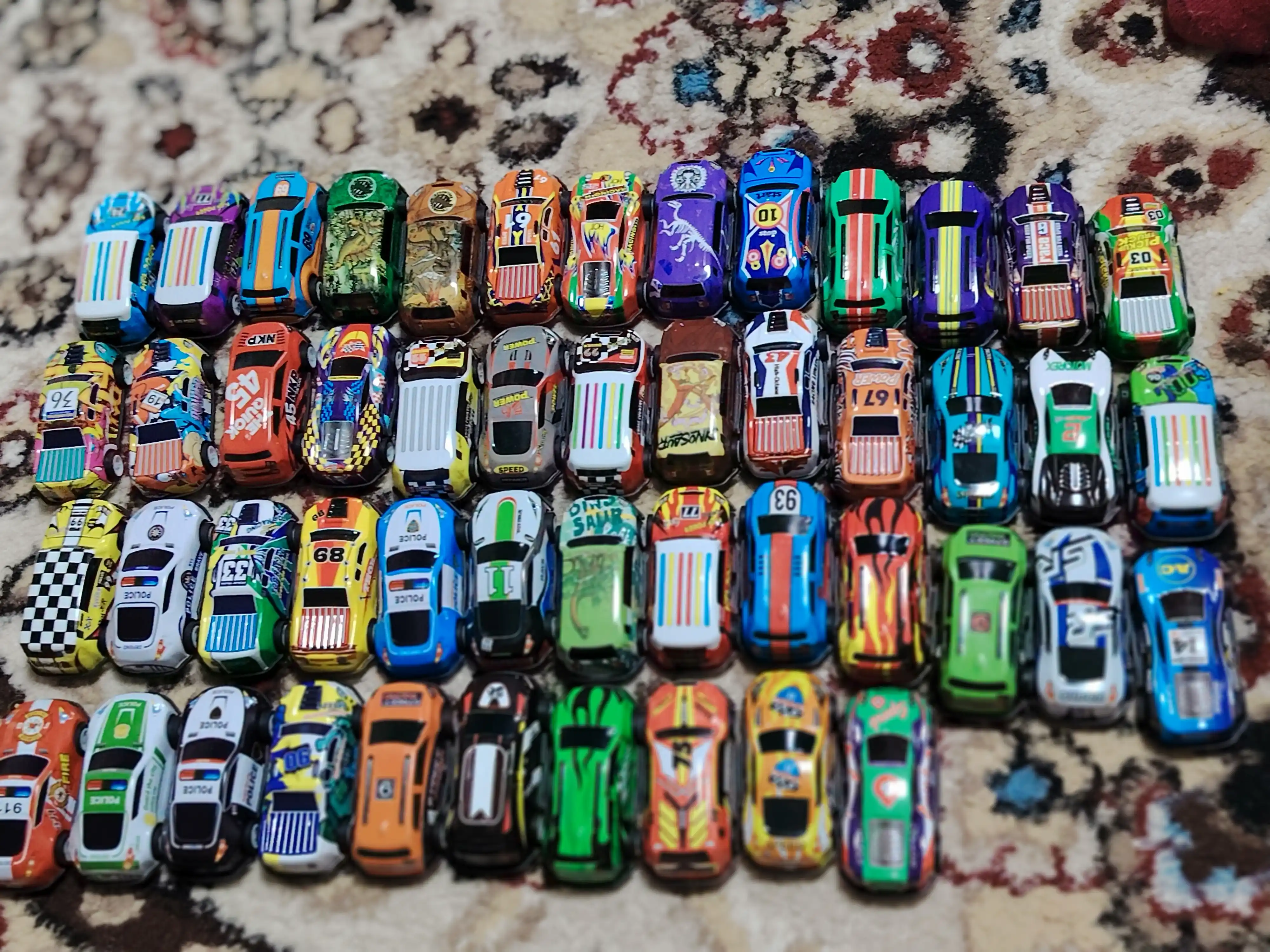 Hot Wheels metall mashinalar to‘plami, konteynerlar konstruktori