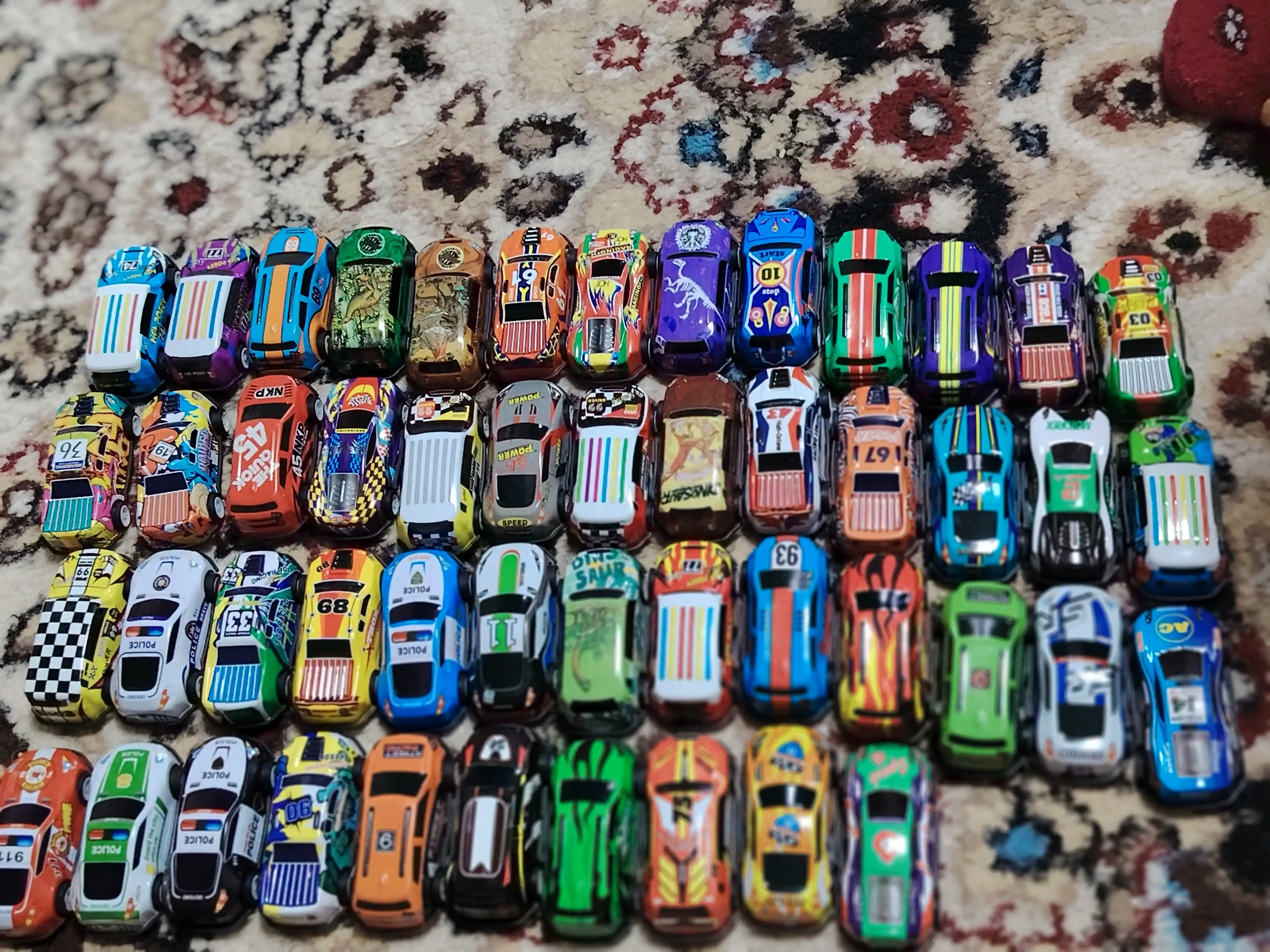 Hot Wheels metall mashinalar to‘plami, konteynerlar konstruktori