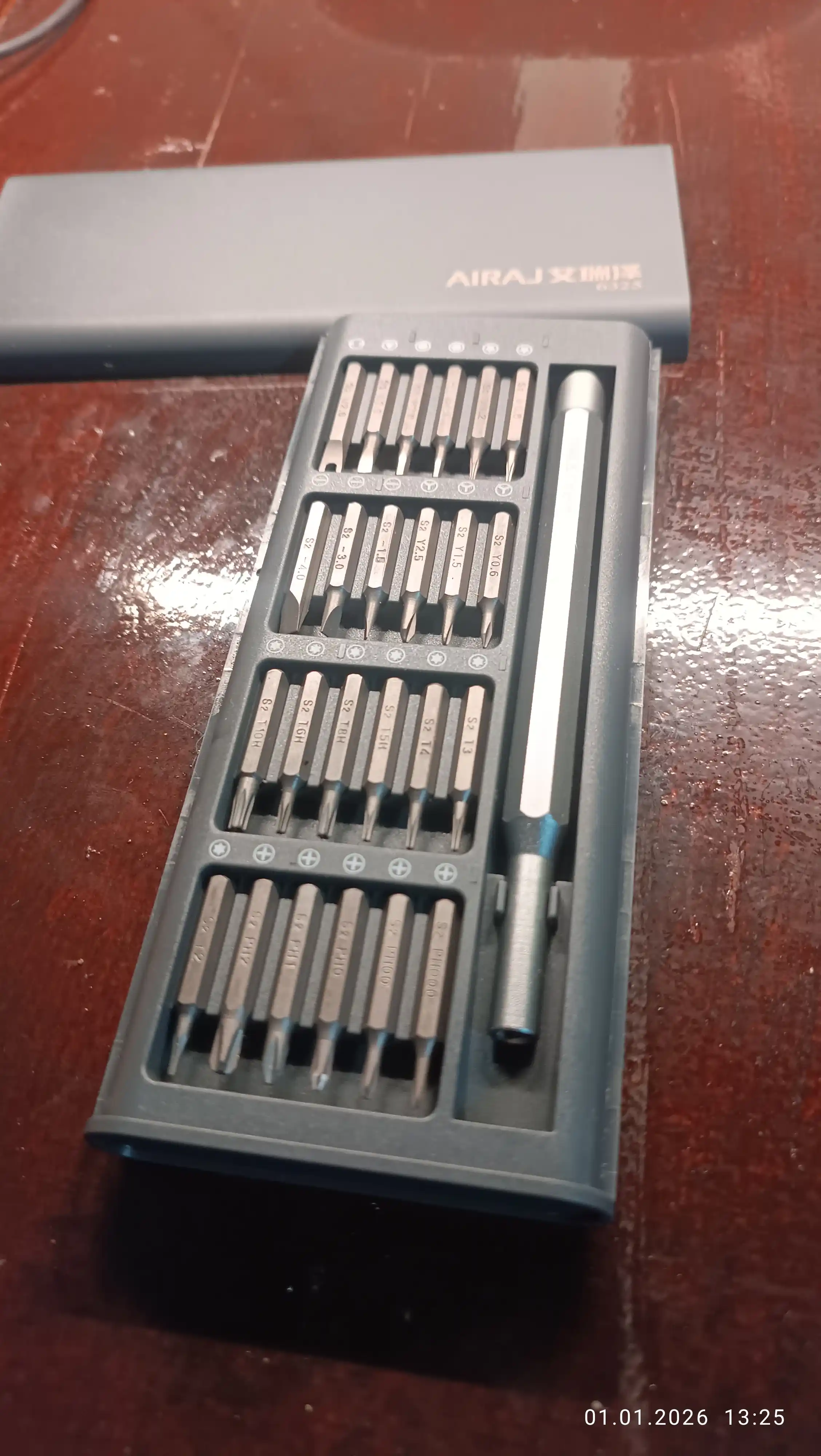 Tornavidalar to'plami, telefon va elektron uskunalarni ta'mirlash uchun bit