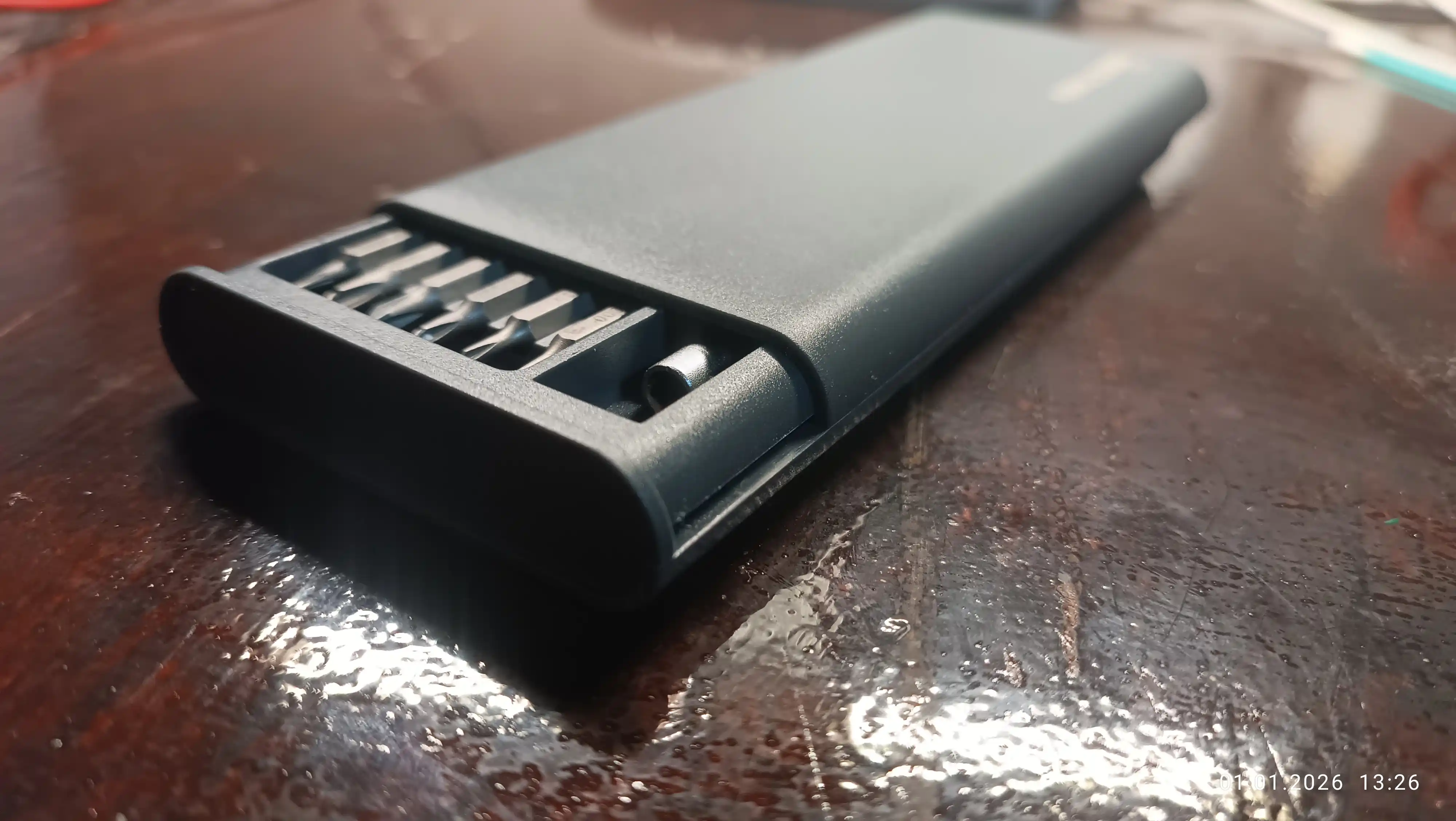 Tornavidalar to'plami, telefon va elektron uskunalarni ta'mirlash uchun bit