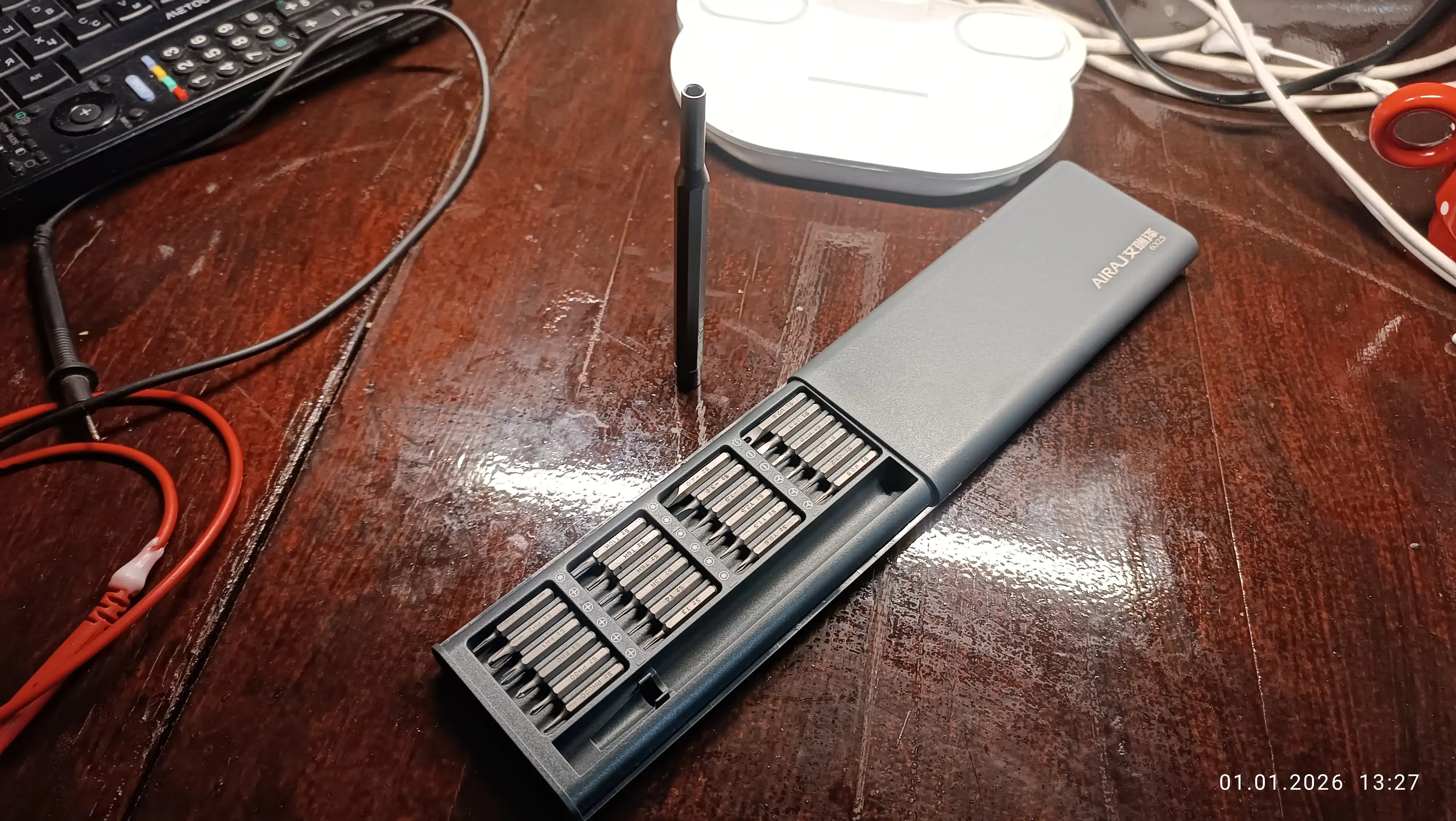 Tornavidalar to'plami, telefon va elektron uskunalarni ta'mirlash uchun bit