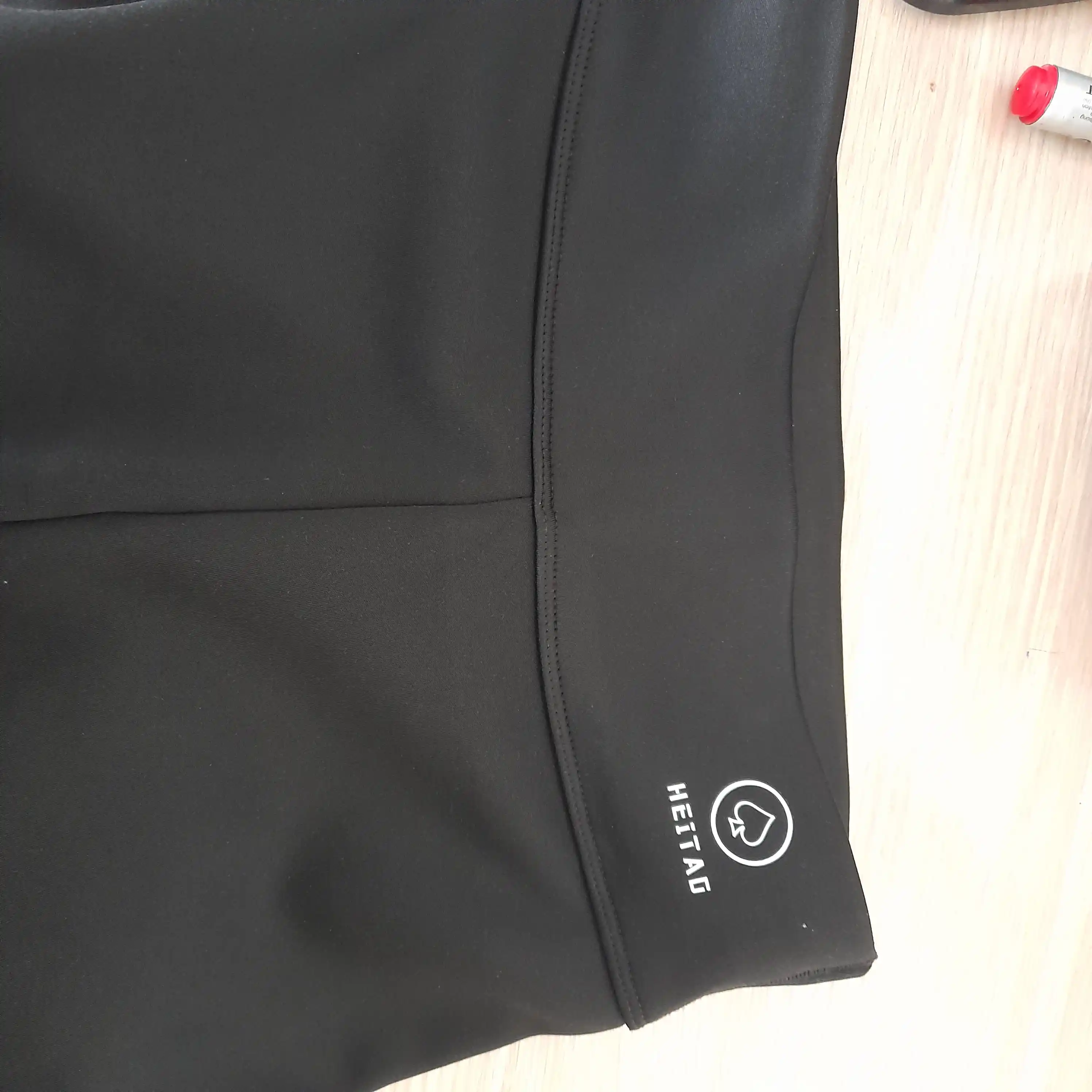 Ayollar uchun qishki sport leginslar — issiq va qulay, fitnes uchun mo‘ljallangan