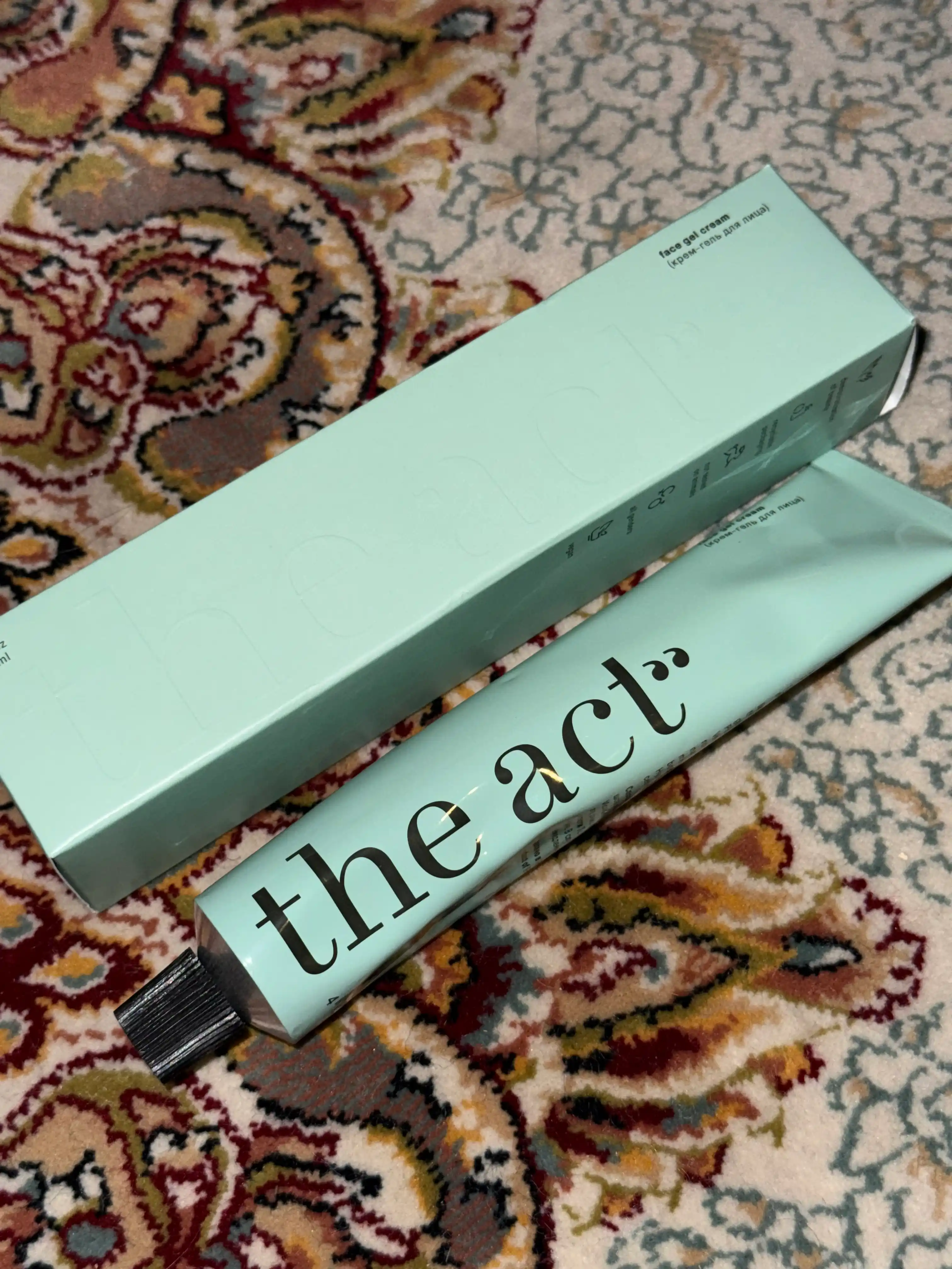 The Act yuz uchun krem-gel, namlantiruvchi, gialuron kislotasi bilan, 65 ml