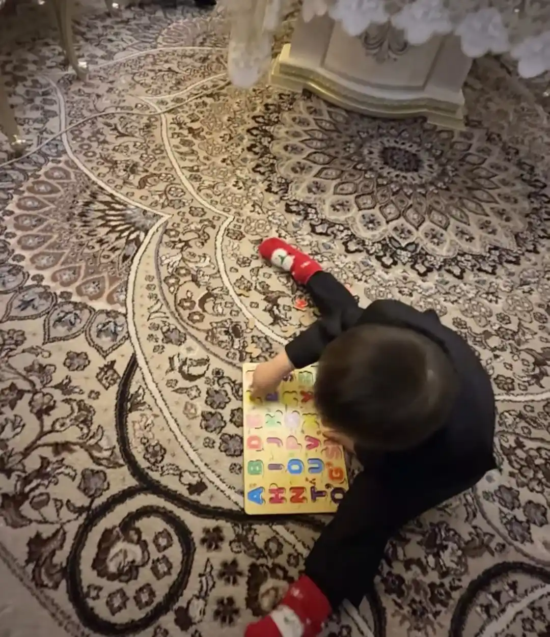 Boshqotirma bolalar uchun, montessori uslubidagi rivojlnatruvchi o'yinchoq