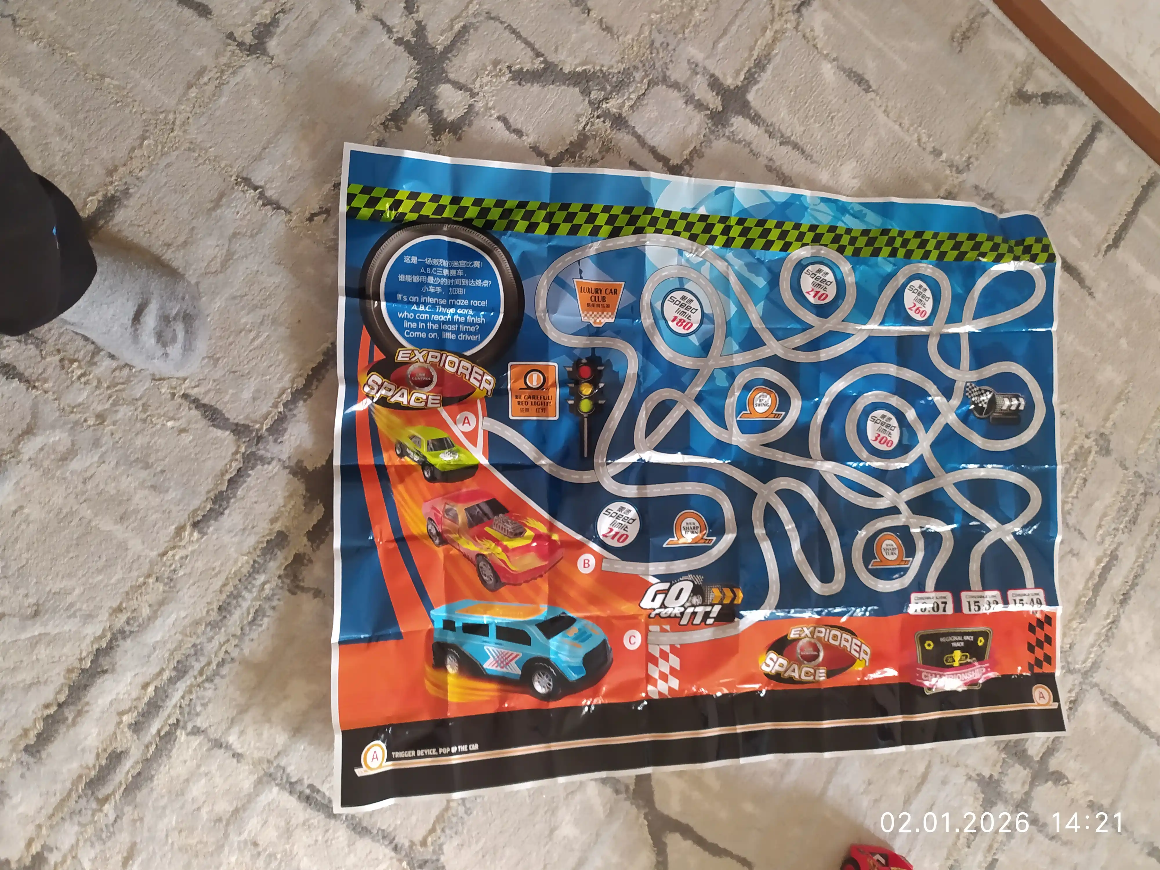 Hot Wheels metall mashinachali avtovoz, katapultali, 8 dona + gilamcha shahar