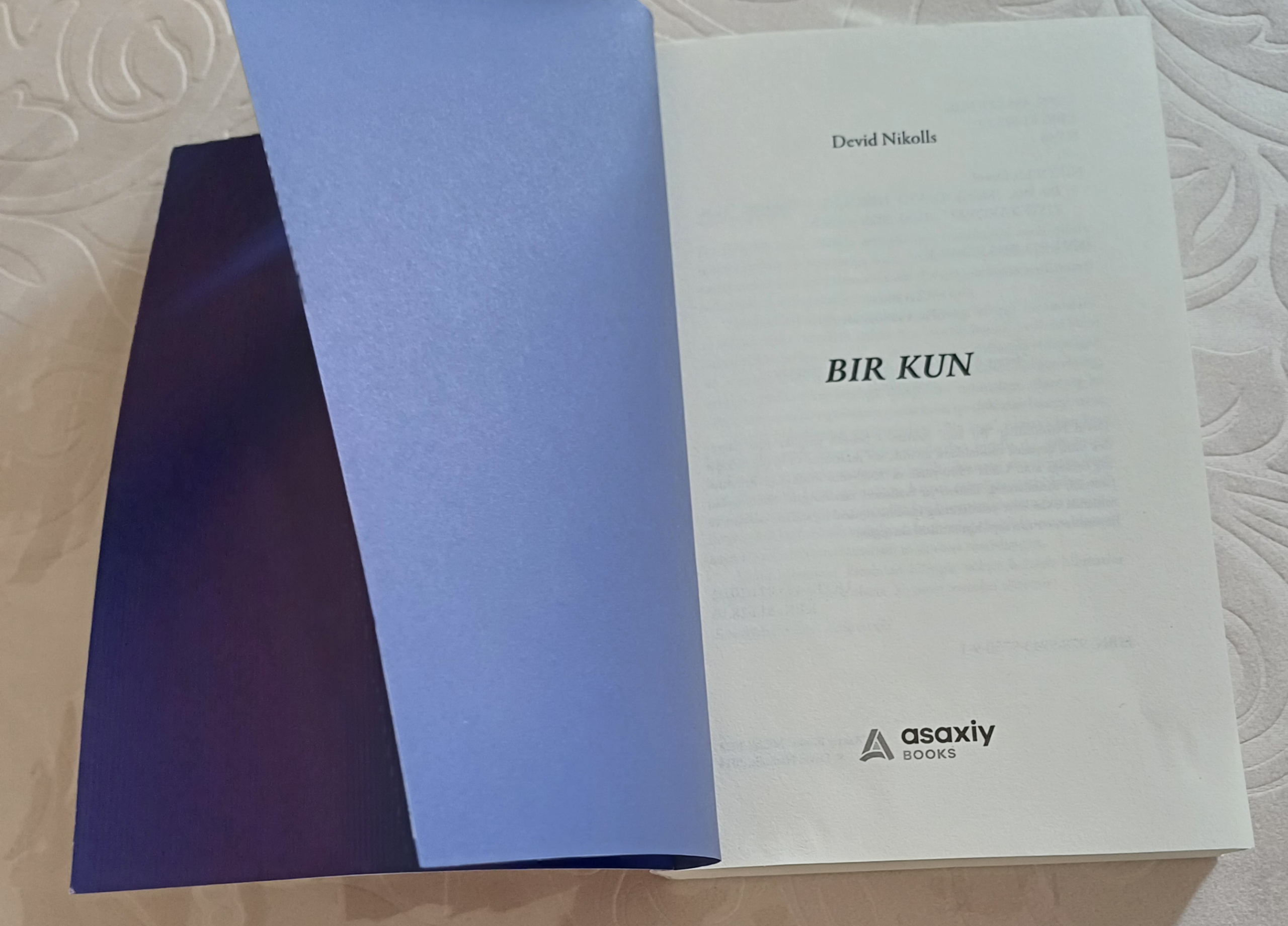 Kitob Devid Nikolls Bir kun, Roman, Muhabbat, Drama