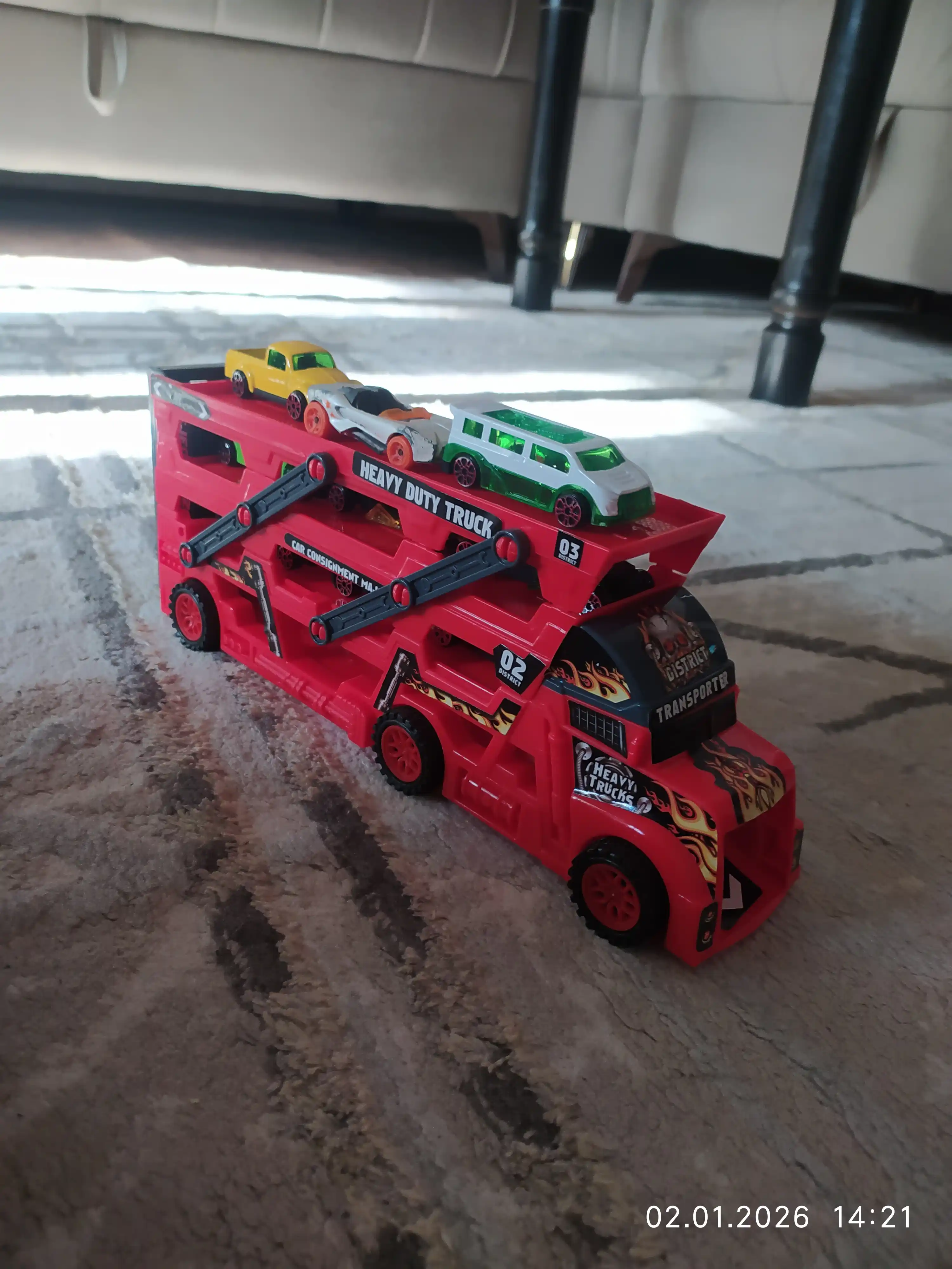 Hot Wheels metall mashinachali avtovoz, katapultali, 8 dona + gilamcha shahar