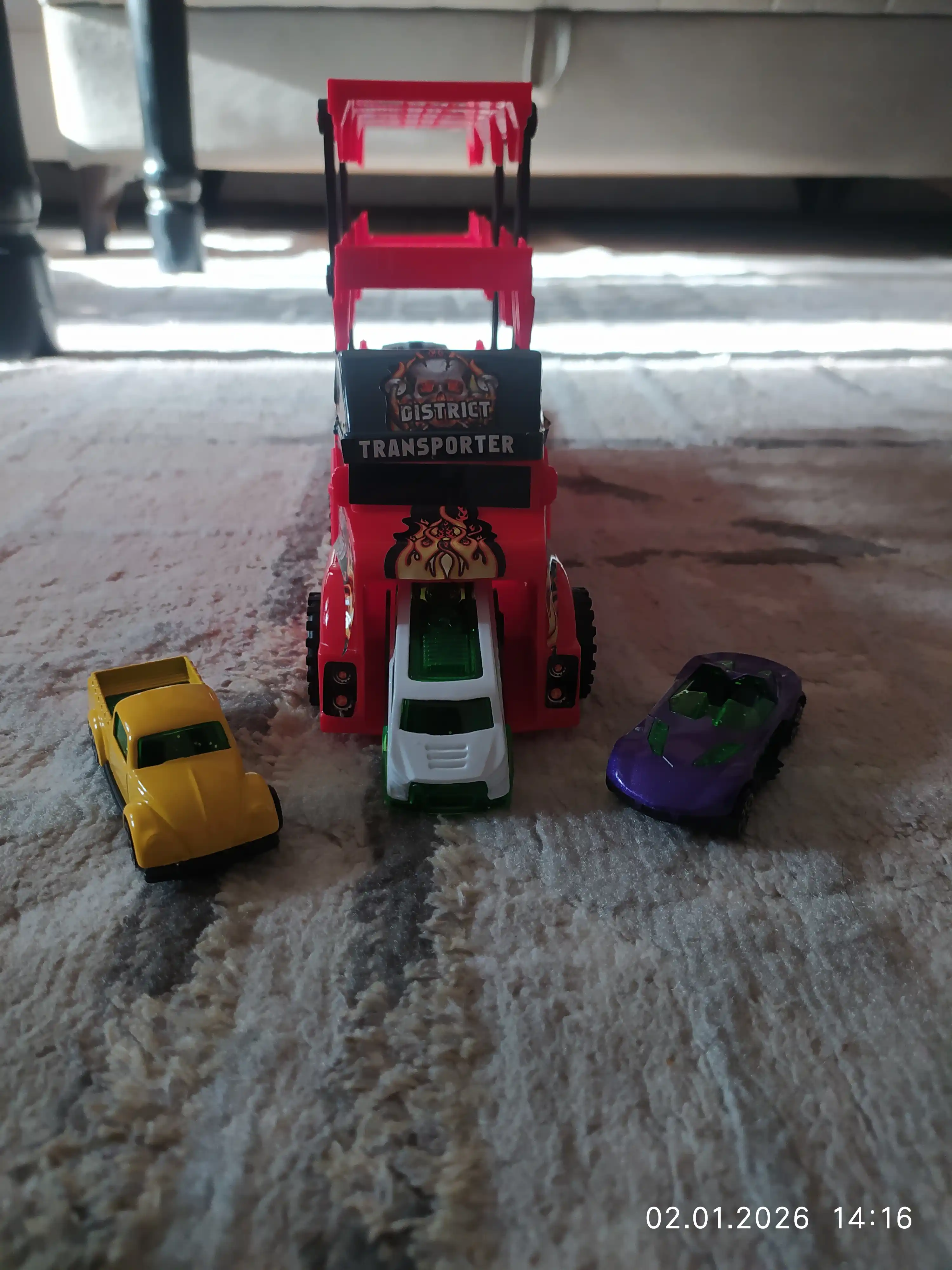 Hot Wheels metall mashinachali avtovoz, katapultali, 8 dona + gilamcha shahar