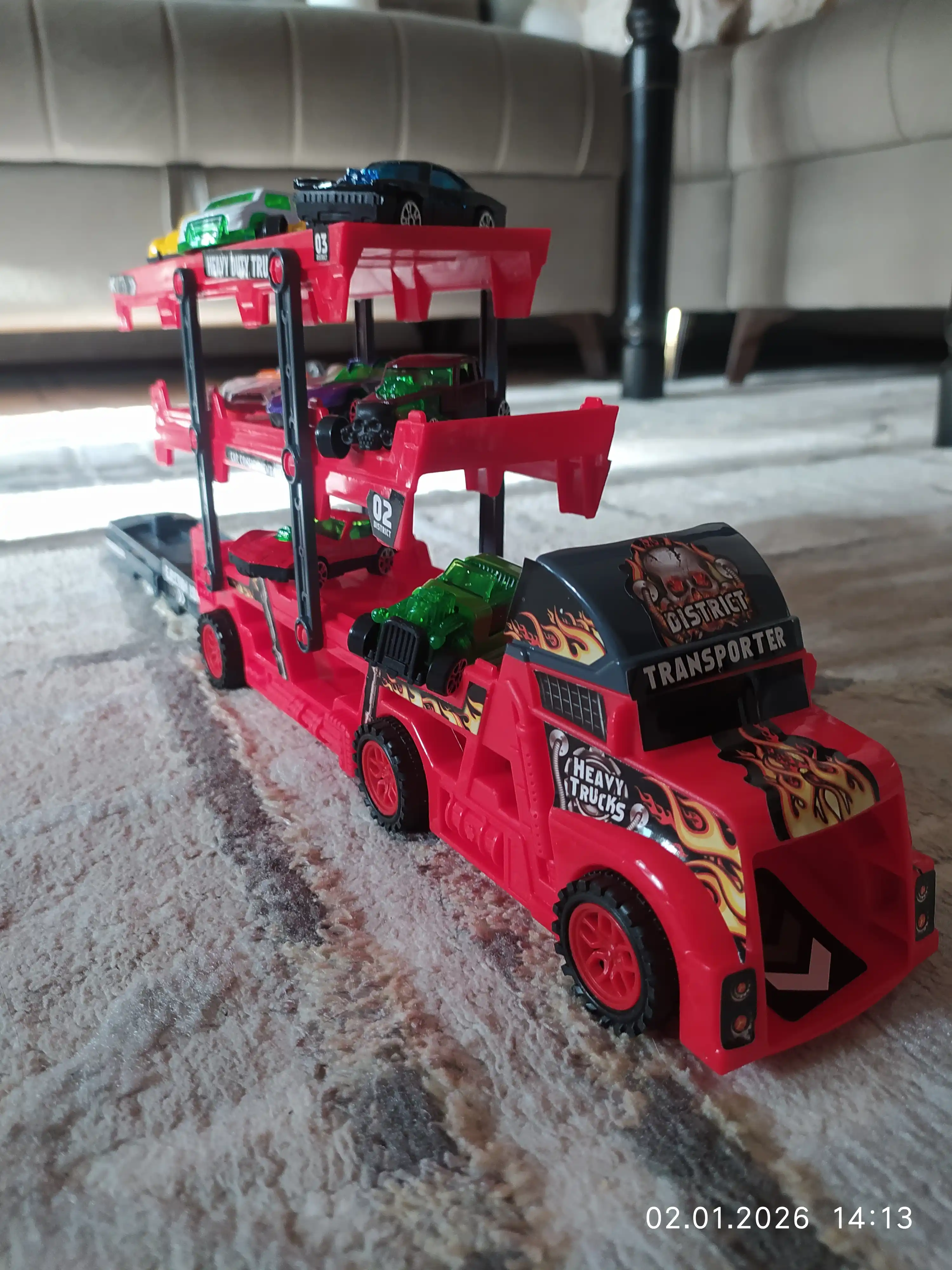 Hot Wheels metall mashinachali avtovoz, katapultali, 8 dona + gilamcha shahar