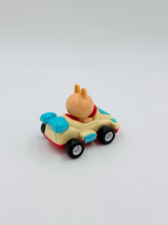 Quyoncha figurkali bej-ko‘k o‘yinchoq mashina