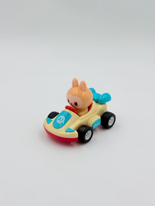 Quyoncha figurkali bej-ko‘k o‘yinchoq mashina