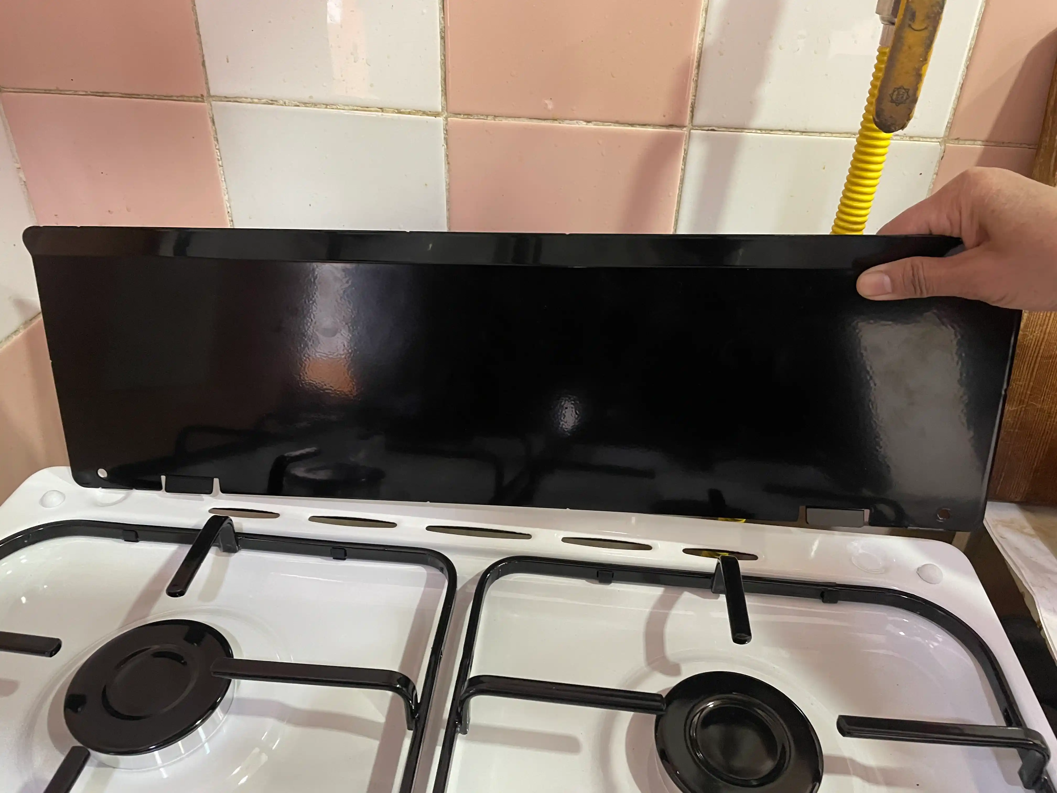Gaz plitasi Ferre 57l, 4 gaz gorelka, temir panjara, katta hajmli duxovka