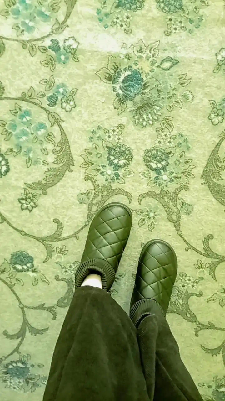 Qishki ayollar poyabzali, uggi