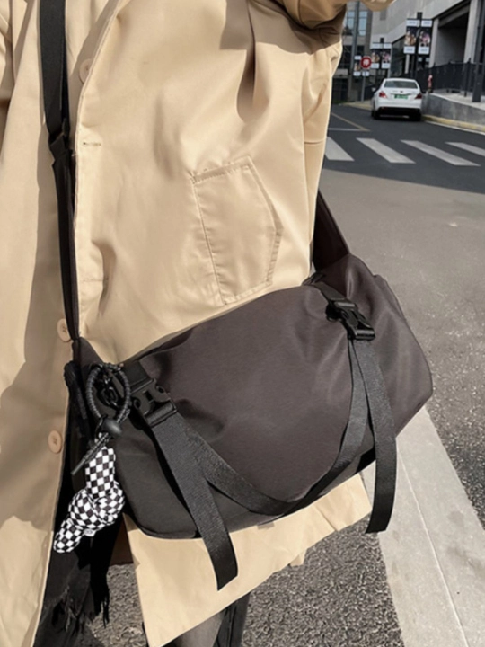 Streetwear uslubidagi bir yelkali sport sumkasi, uniseks