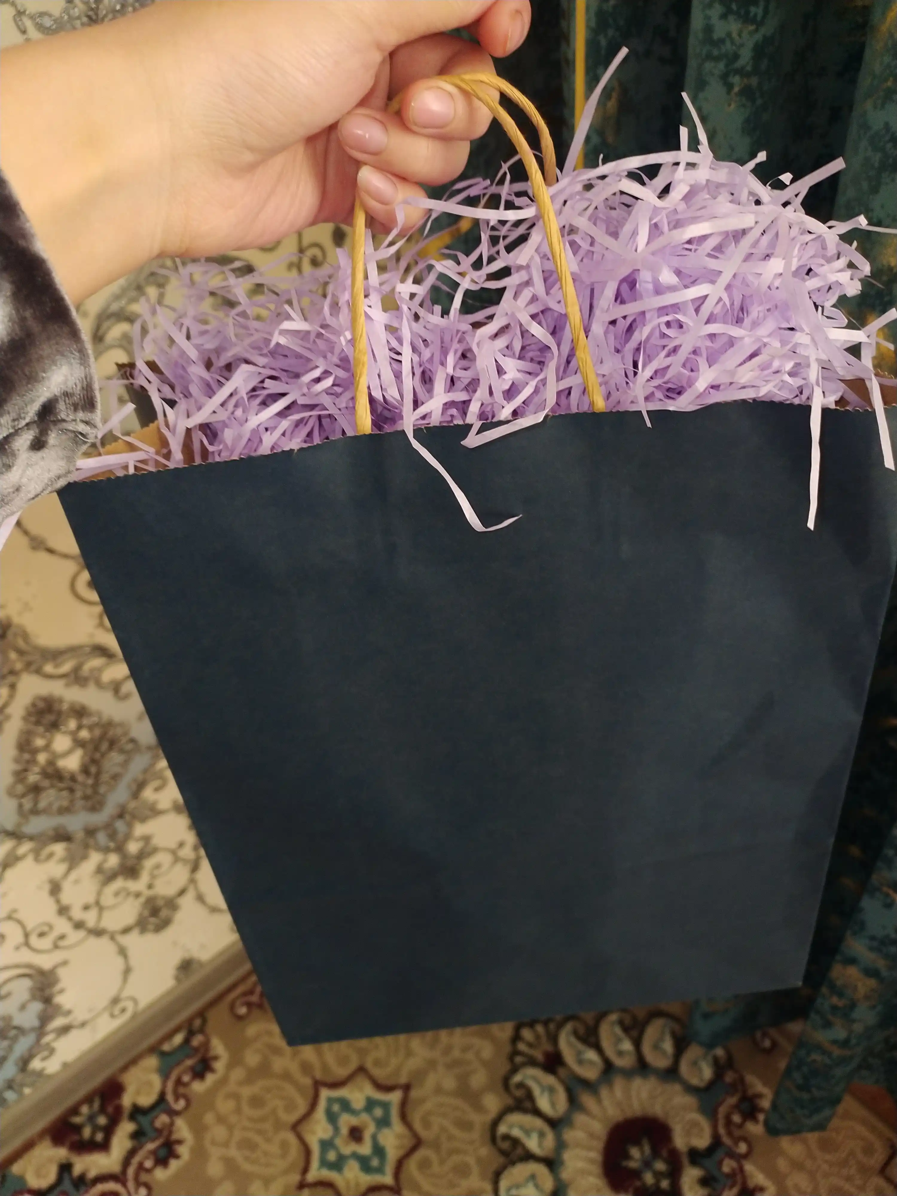 Kraft paket, qog'oz, sovg'a uchun, ushlaydiganlari bilan