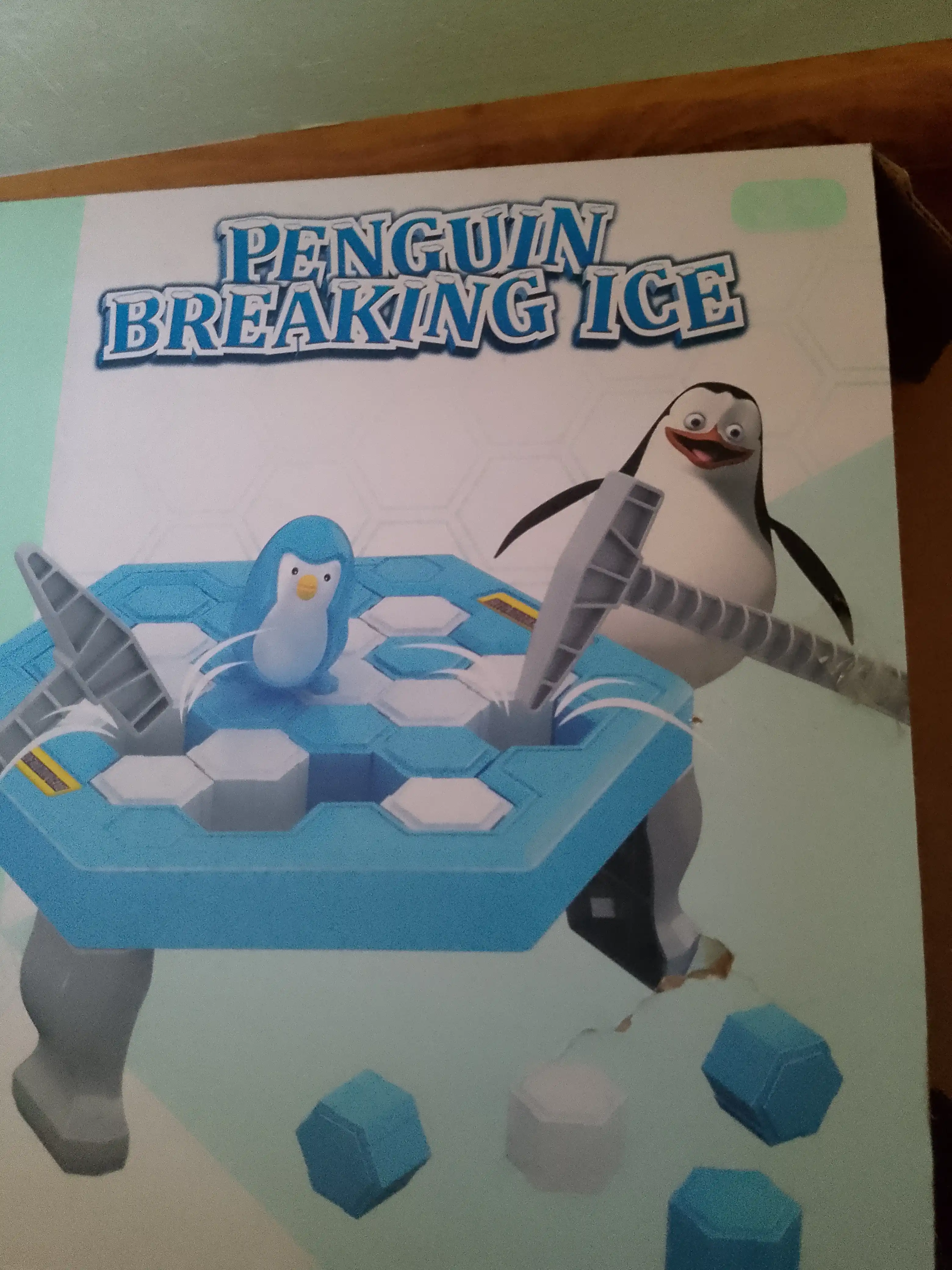 Stol o'yinlari, magnit jangi, muzlikdagi pingvinlar, muvozanat daraxti kosmonavtlar