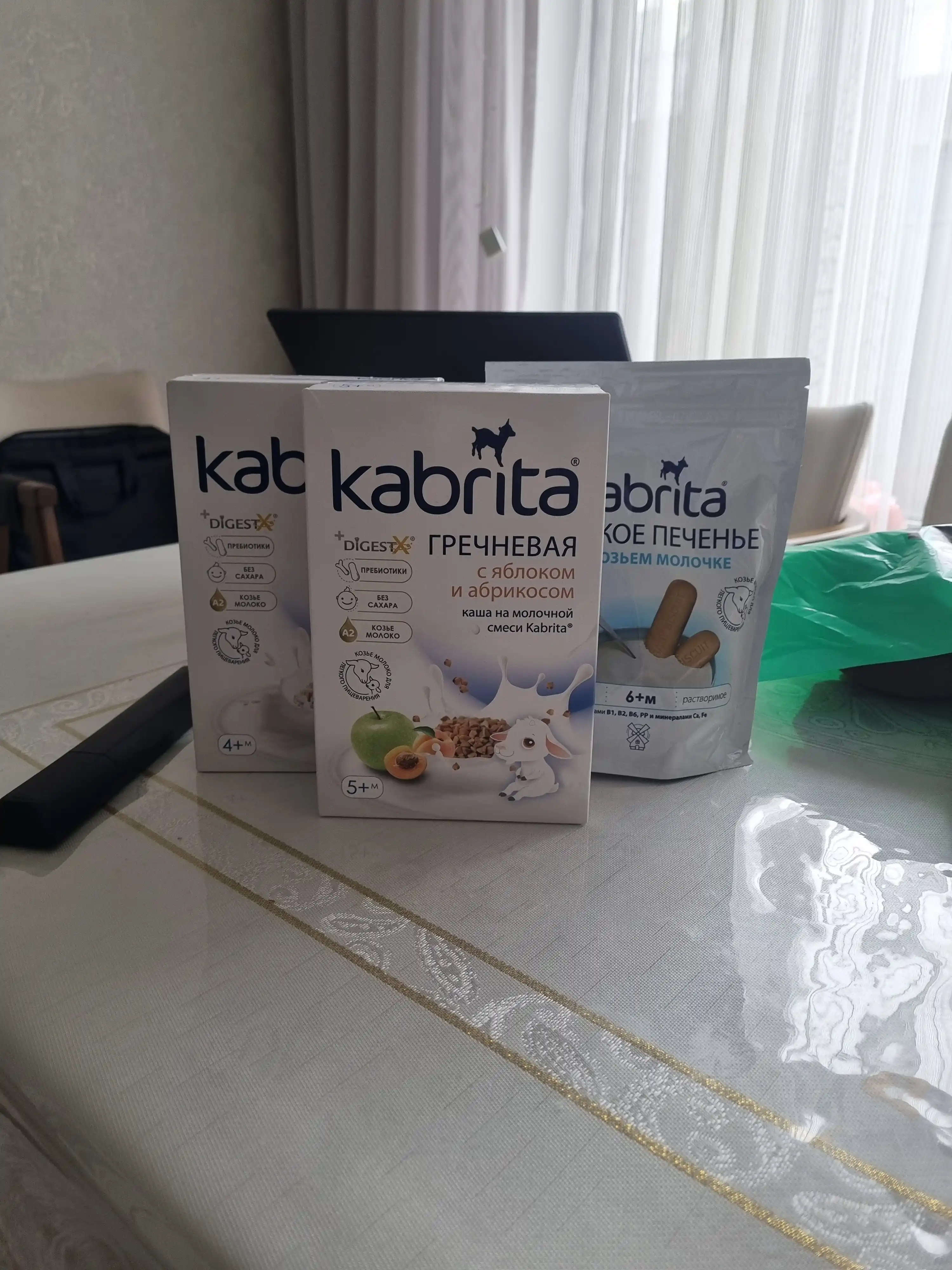 Grechkali kasha Kabrita echki sutidagi olma va o'rik bilan 5 oydan boshlab, 180gr