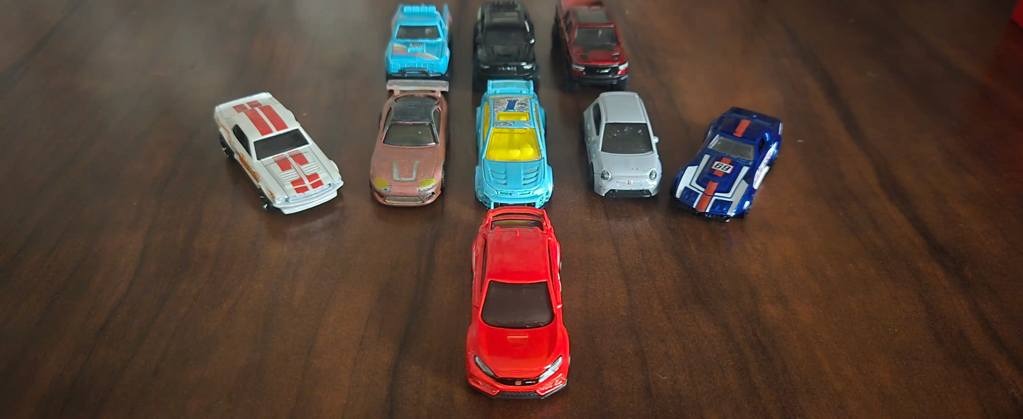 Hot Wheels o'yinchoq mashinasi, yoshi 3+, metall