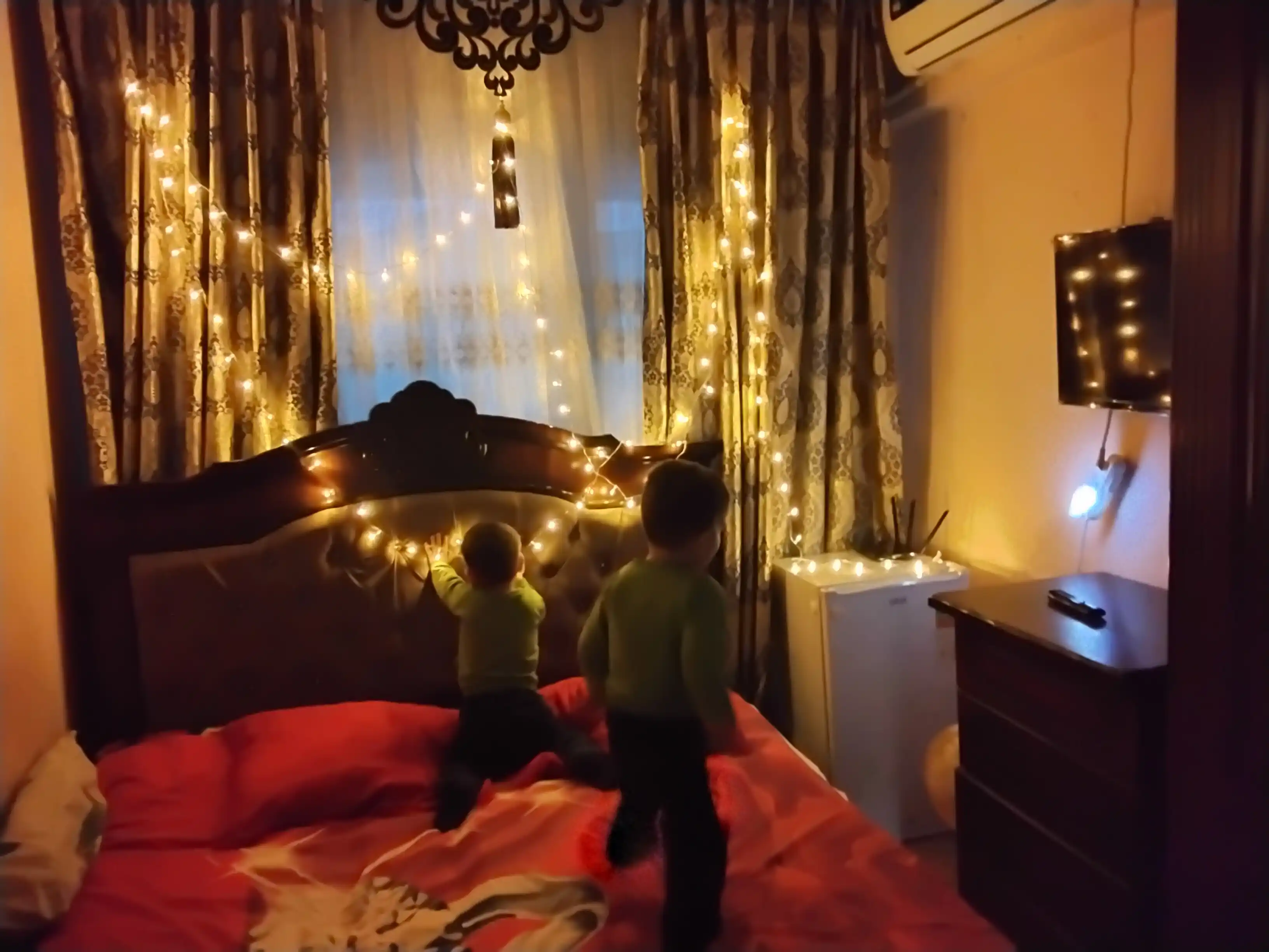 Yangi yil archasi uchun LED gulchambar, interyerni bezatish