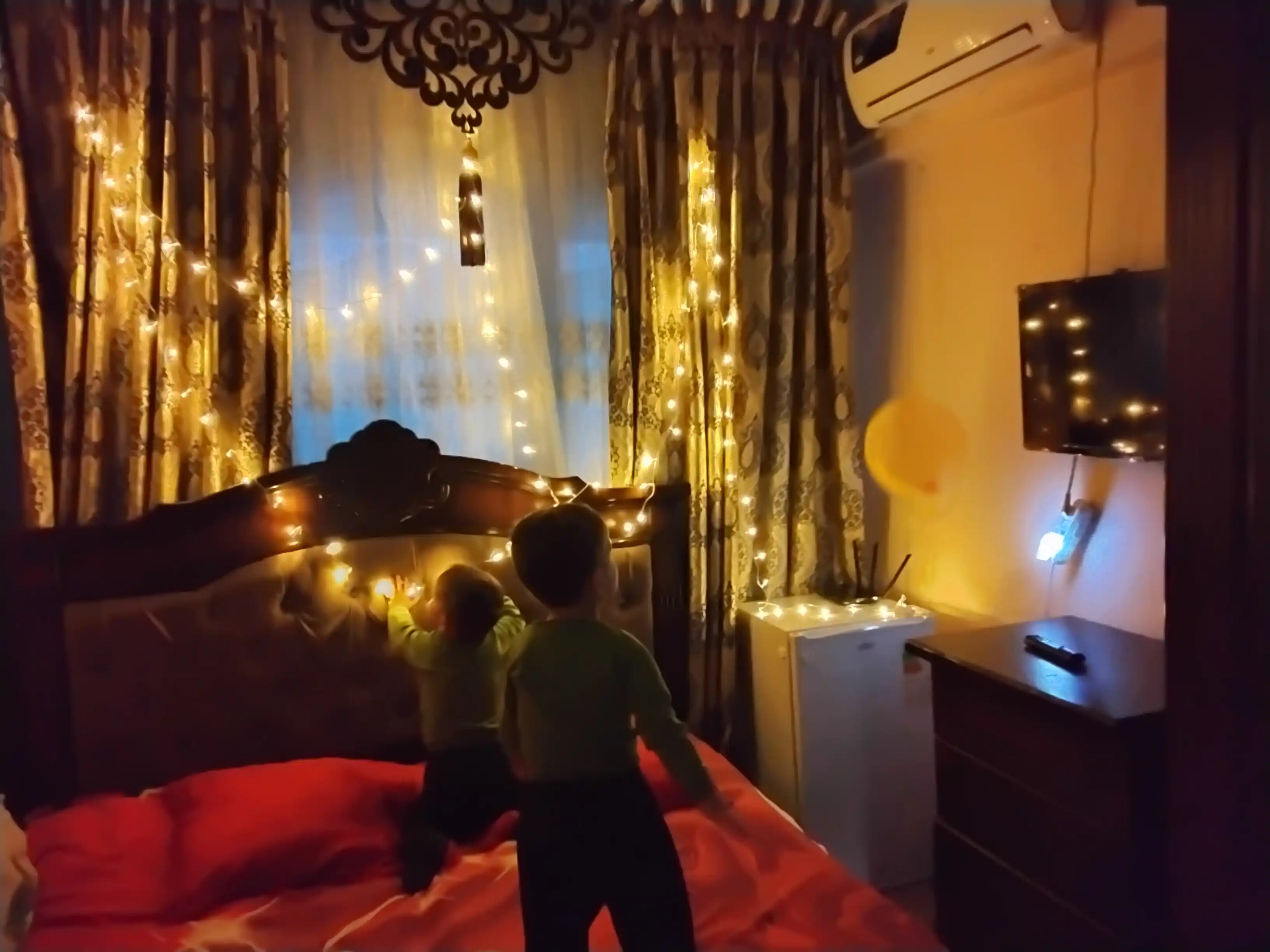 Yangi yil archasi uchun LED gulchambar, interyerni bezatish