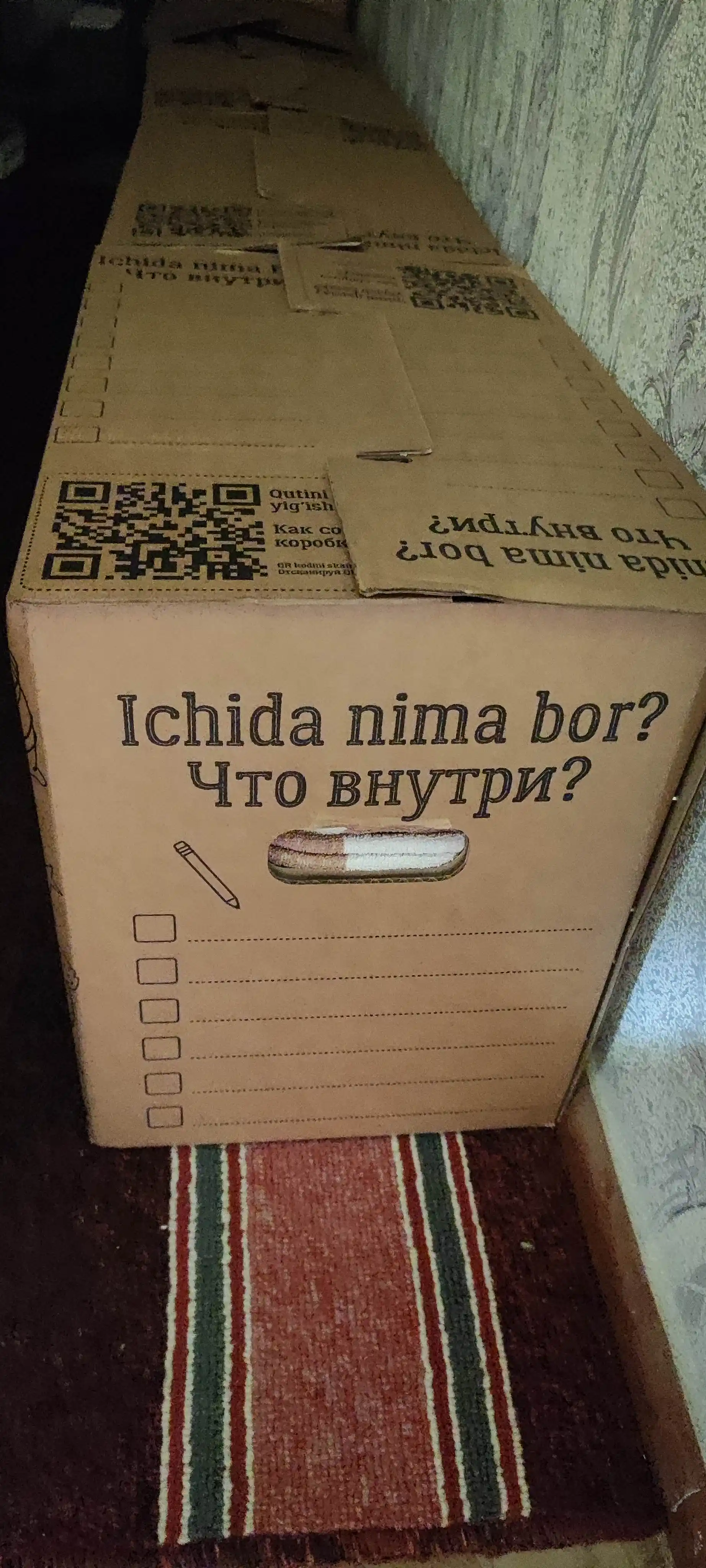Tashish va saqlash uchun karton qutilar, tutqichli, skotch va yelimsiz yig'ish