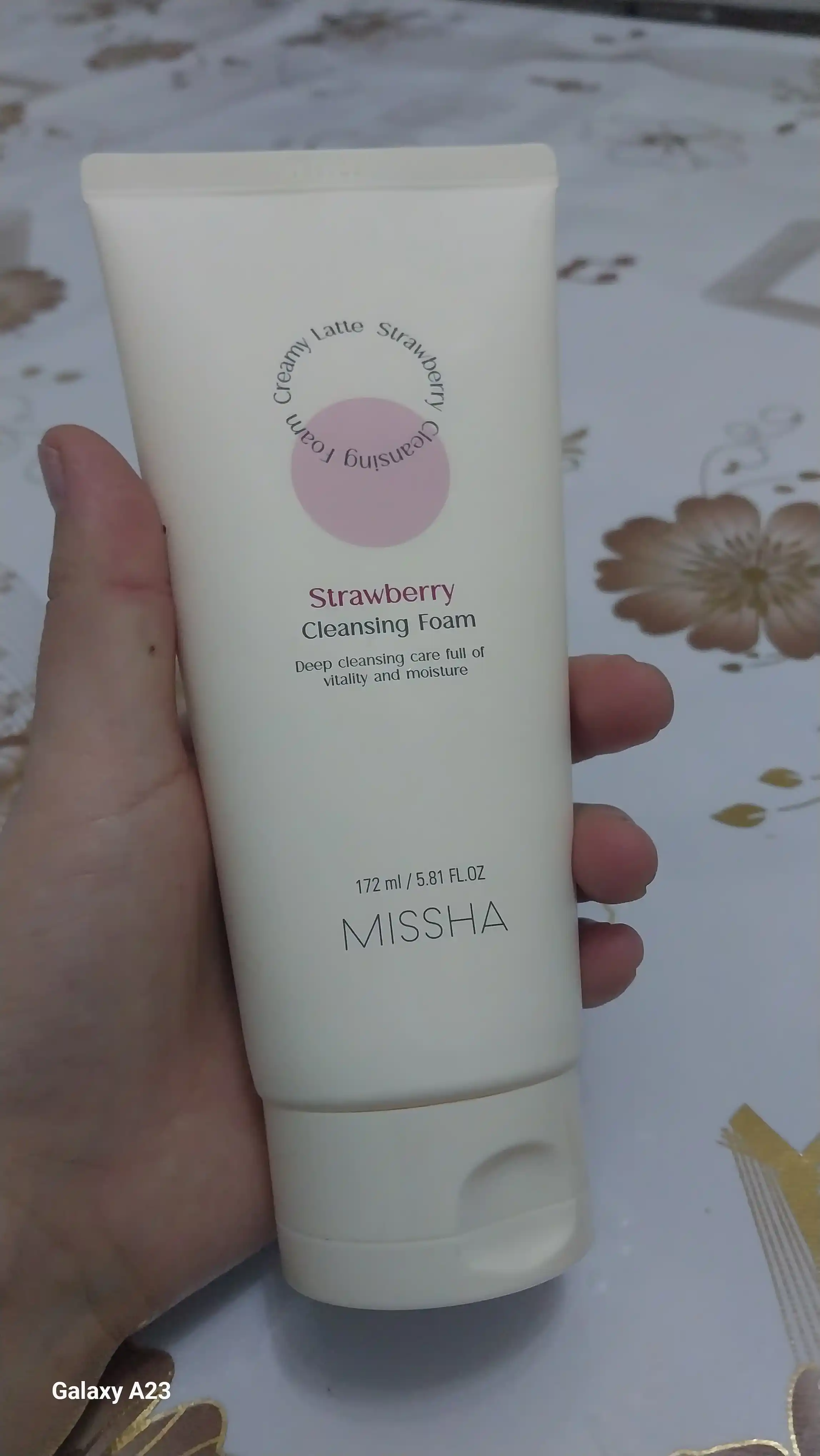 Missha Очищающая пенка для лица Creamy Latte Strawberry, 172 мл