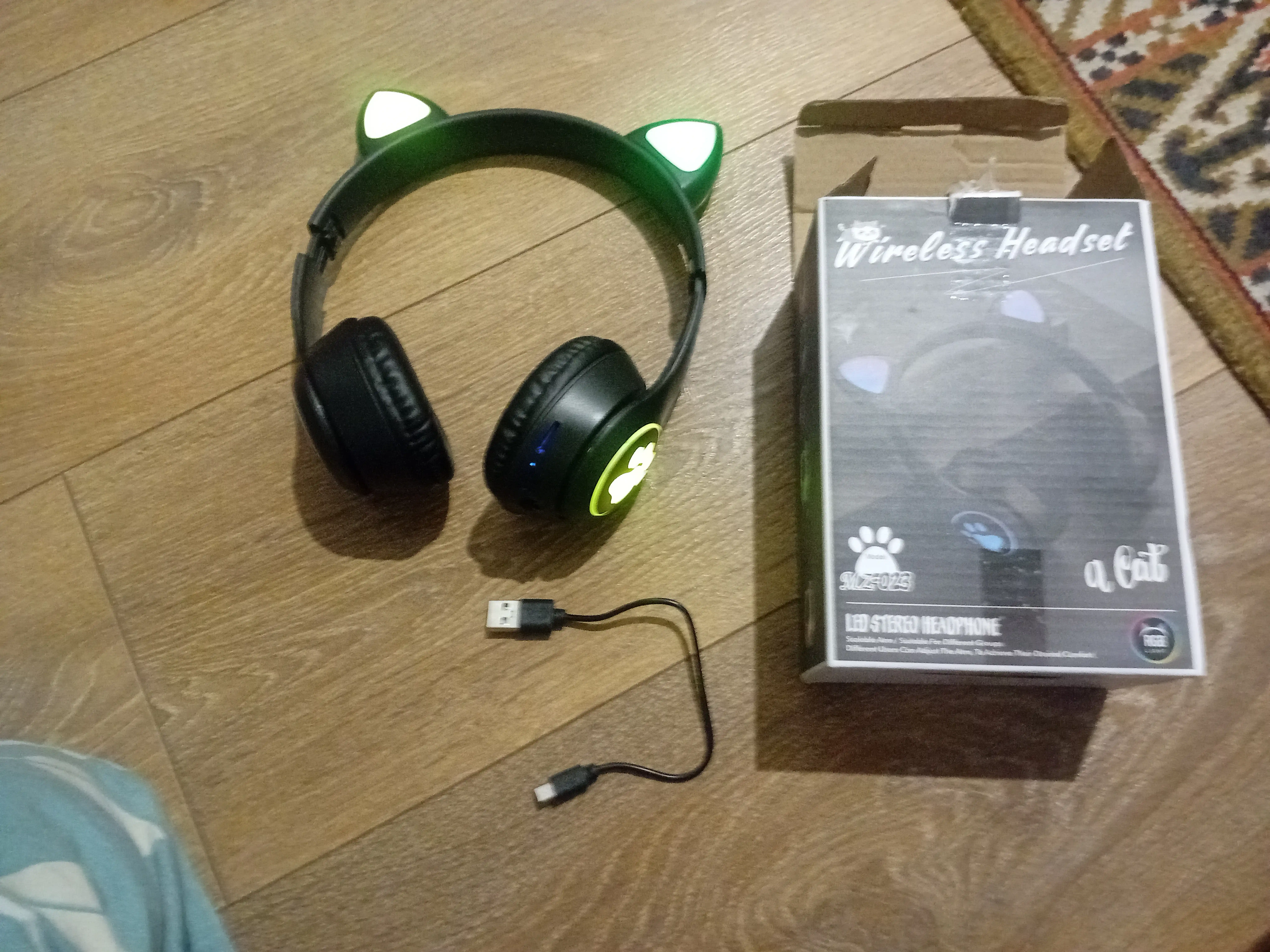 Simsiz quloqchin Cat Ear, yonadigan mushuk quloqlari bilan, Bluetooth