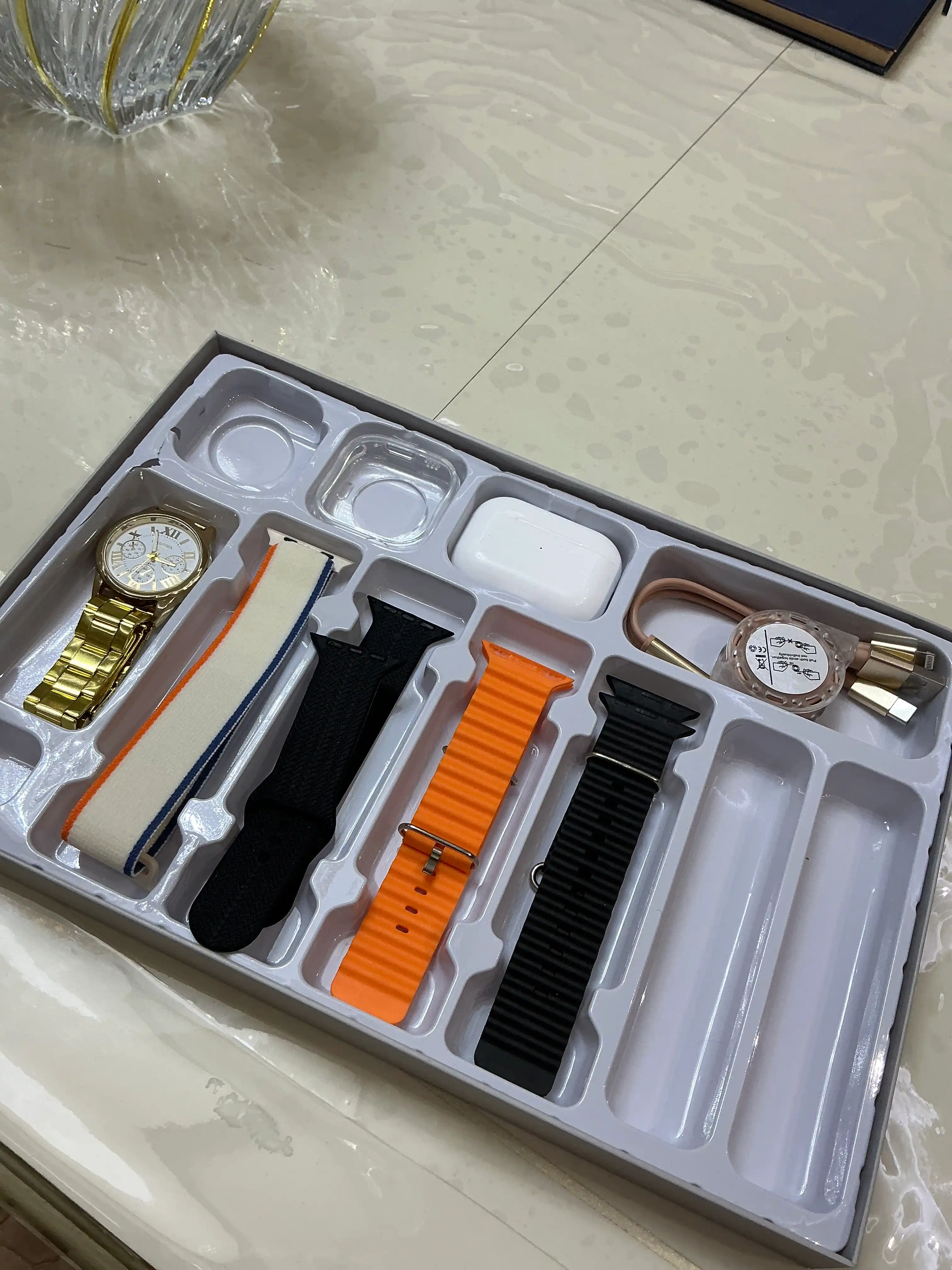 Smart Watch Ultra и Smart Watch 10, наушники Pods 2, ремешки 8–10 штук