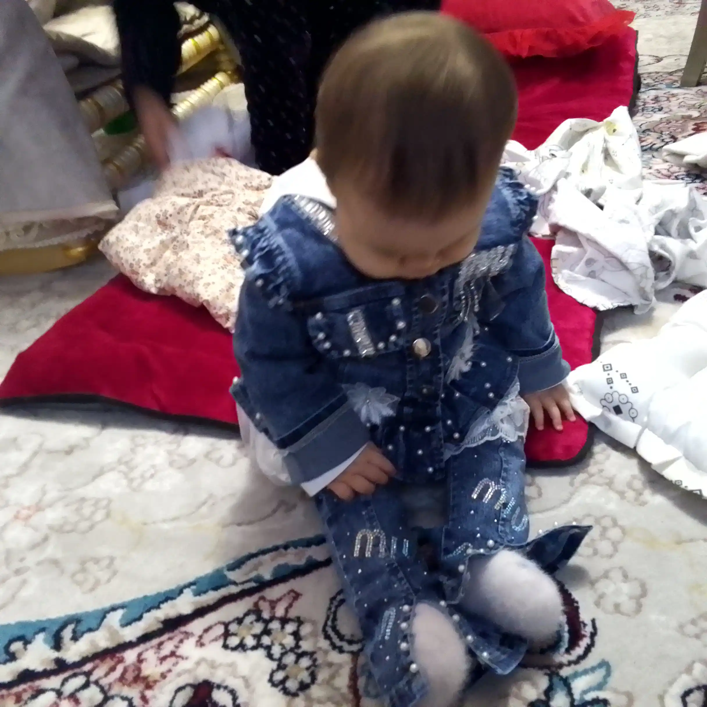Chiroyli to‘rli ayollar penyuari, tungi ko‘ylak, ichki kiyim to‘plami