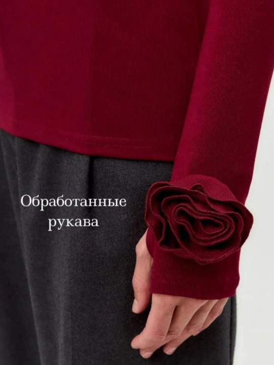 Лонгслив с розой на рукаве