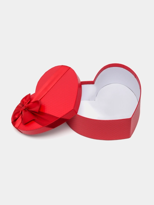 Подарочная коробка сердце. Красная gift box. Коробка для подарка