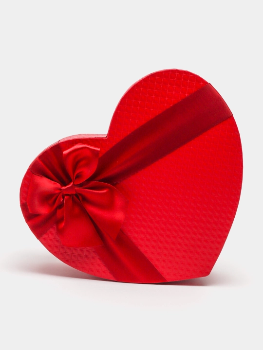Подарочная коробка сердце. Красная gift box. Коробка для подарка