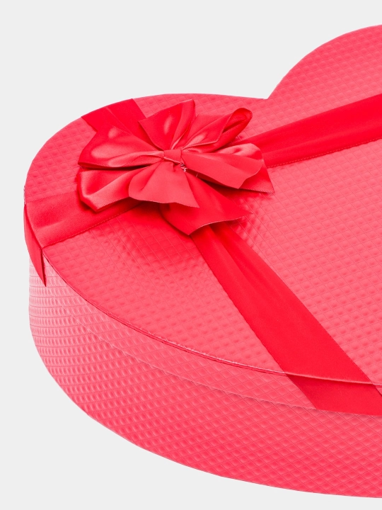 Подарочная коробка сердце. Красная gift box. Коробка для подарка