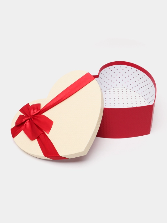 Подарочная коробка сердце. Красная gift box. Коробка для подарка