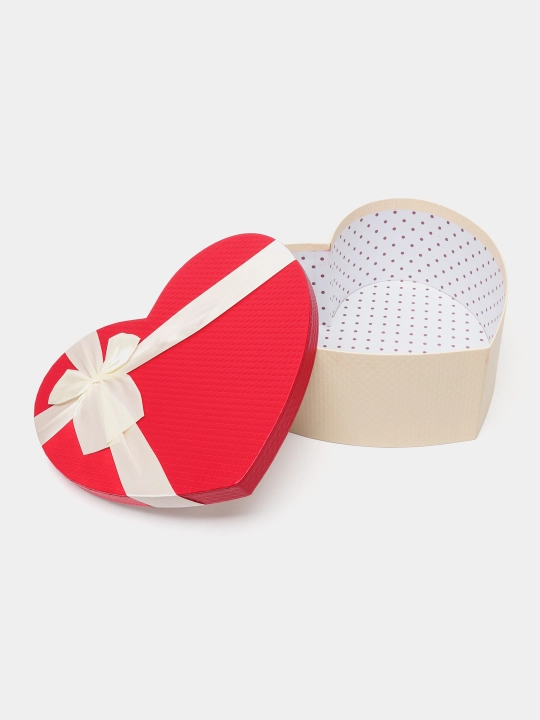 Подарочная коробка сердце. Красная gift box. Коробка для подарка