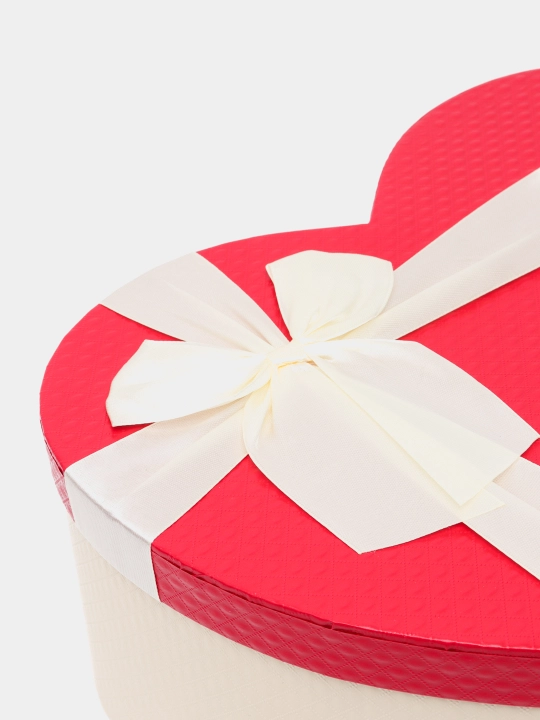 Подарочная коробка сердце. Красная gift box. Коробка для подарка