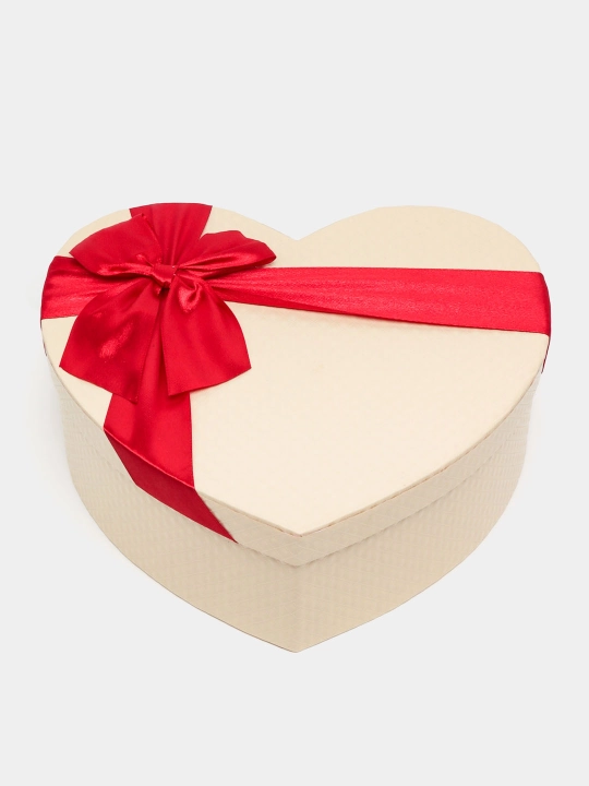 Подарочная коробка сердце. Красная gift box. Коробка для подарка