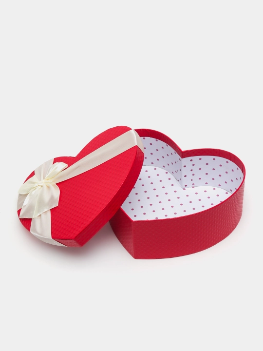 Подарочная коробка сердце. Красная gift box. Коробка для подарка