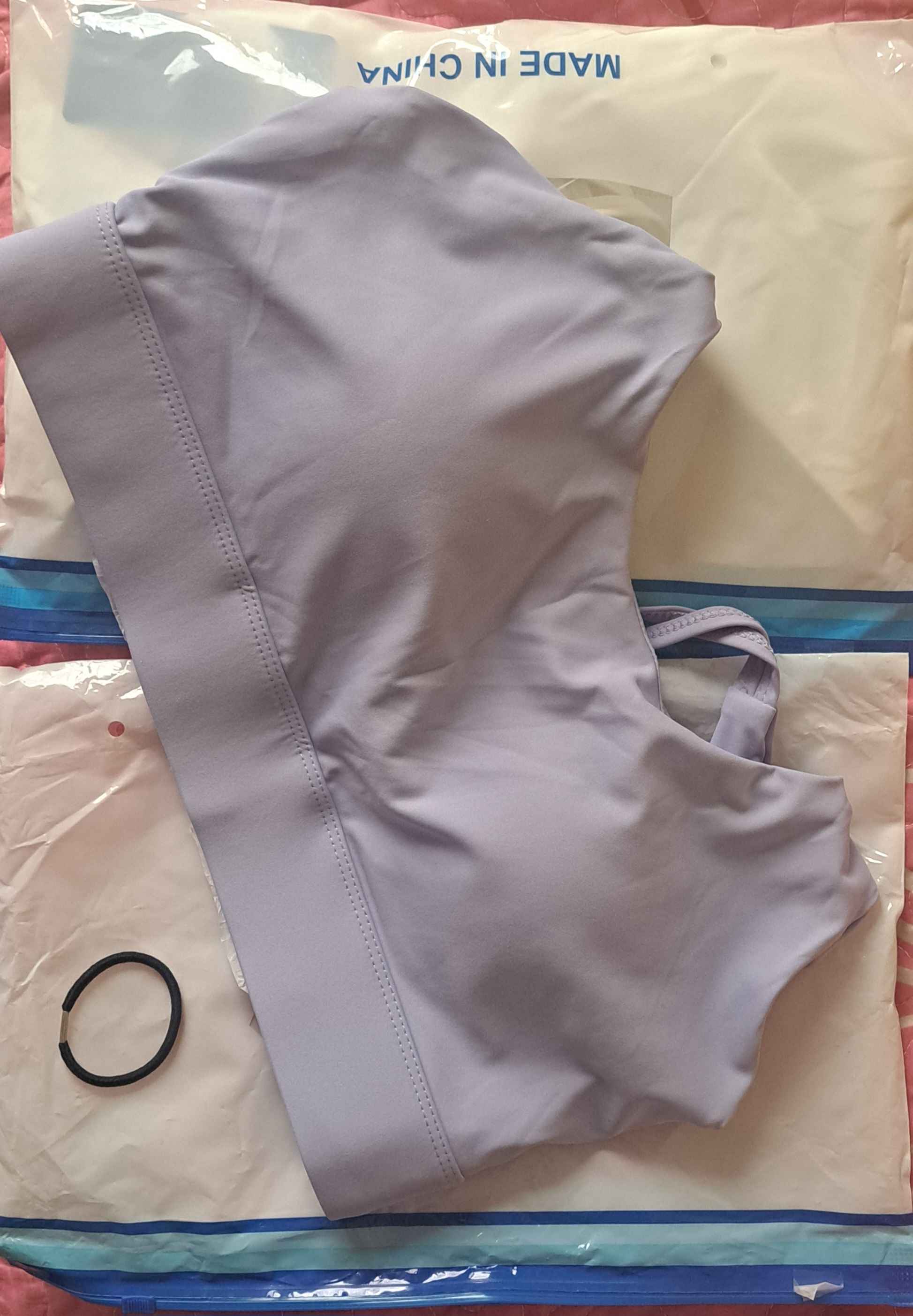 Ayollar sport topi Kioko, chashkali top, ayollar sport kiyimi