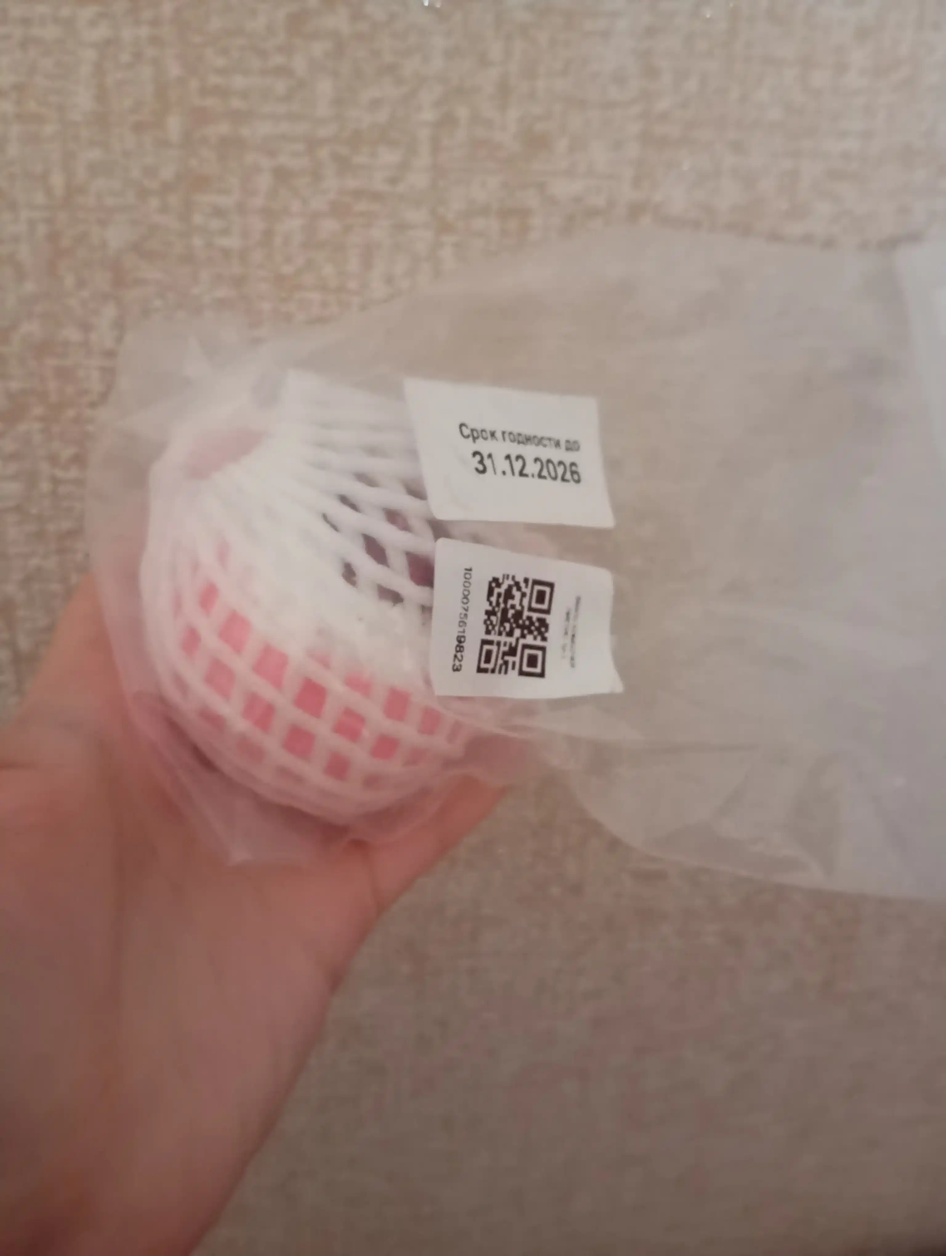 Tabiiy atirgul yaproqlari bilan vannaga mo‘ljallangan bombalar